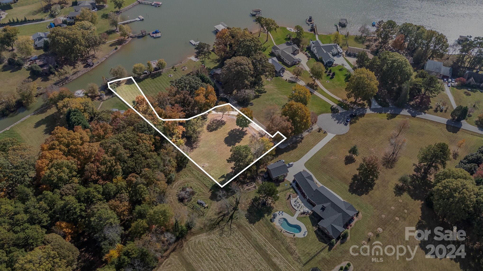 332 Queens Cove Road Property Photo 8