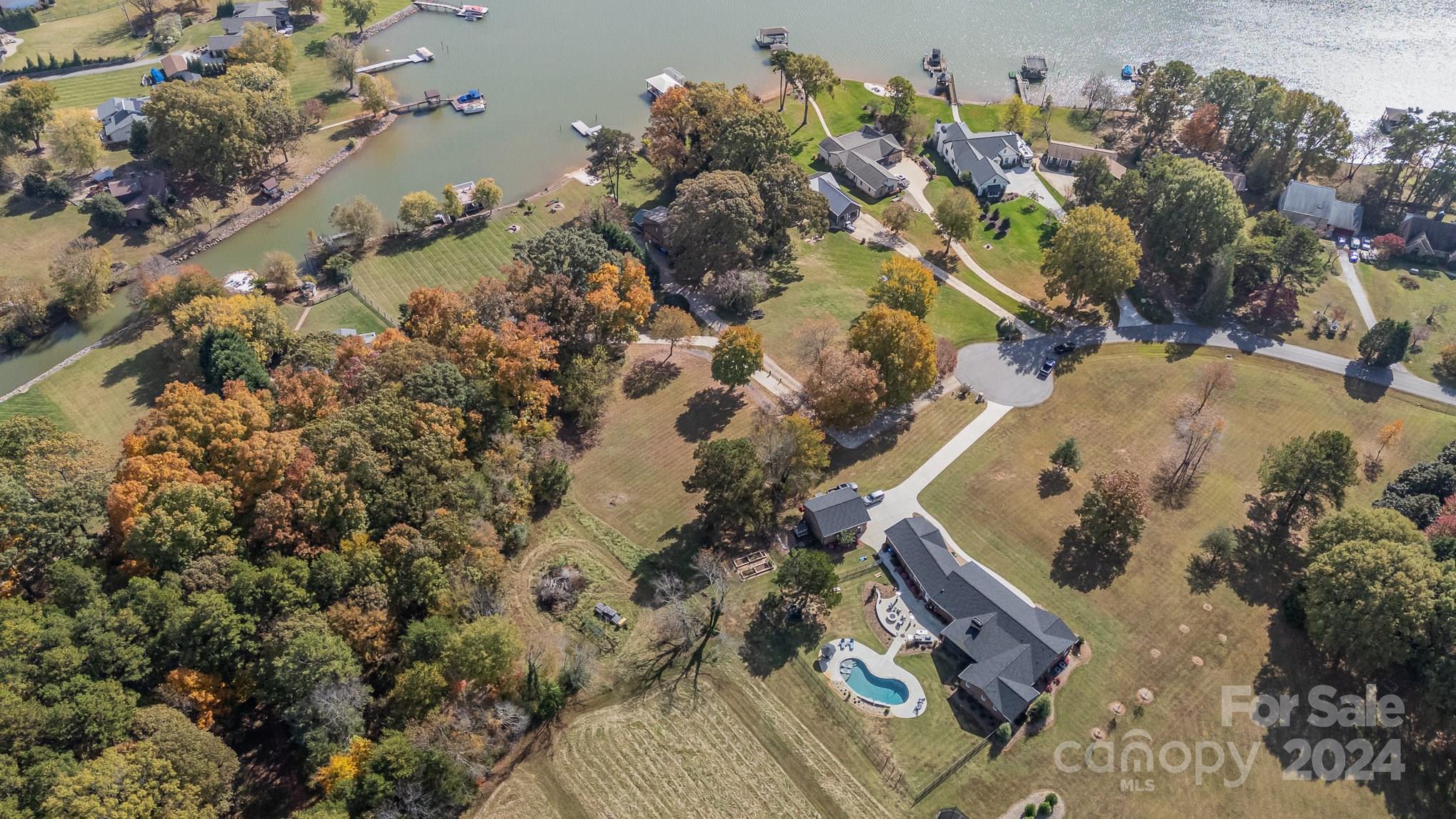 332 Queens Cove Road Property Photo 9