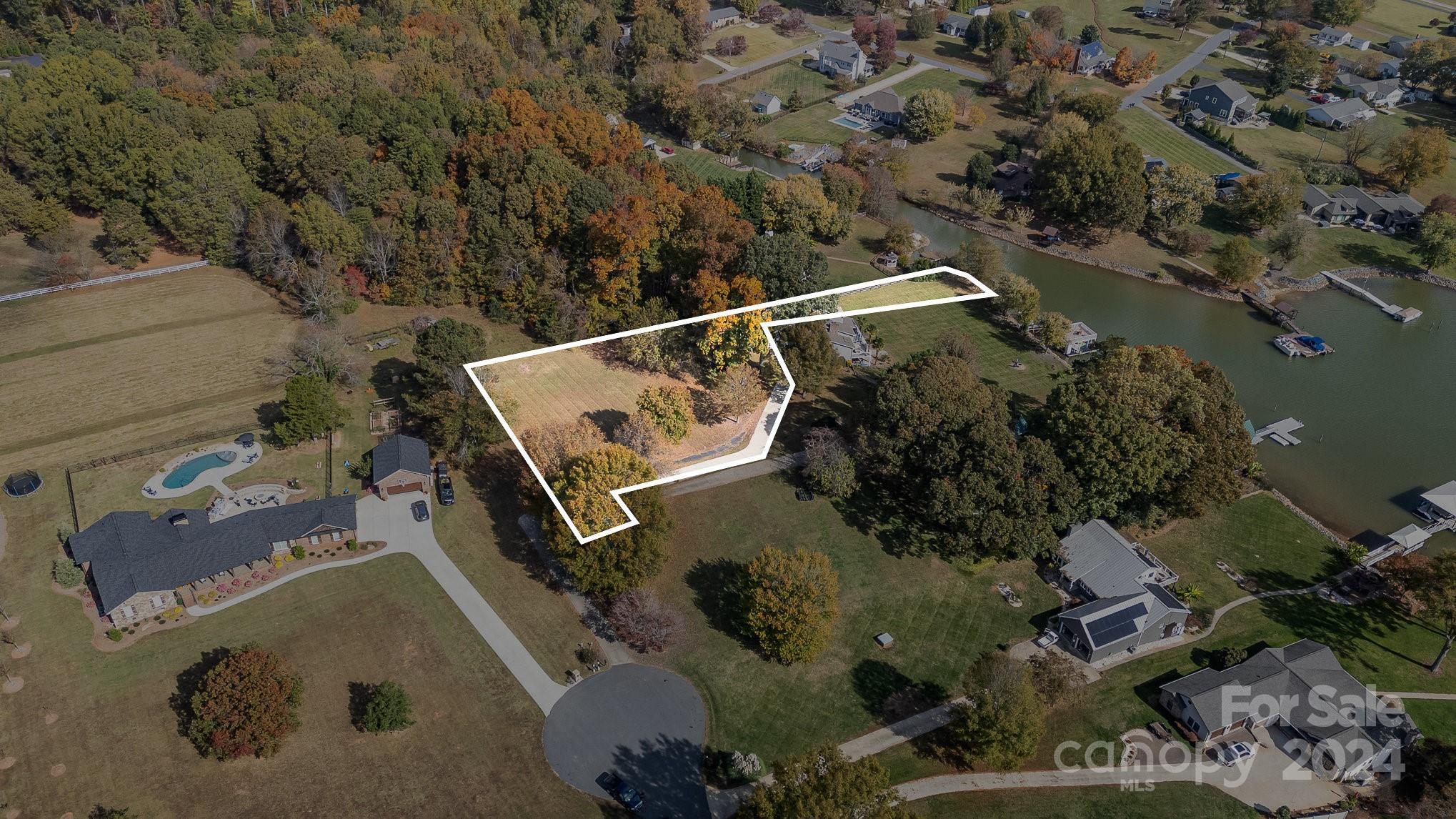 332 Queens Cove Road Property Photo 12