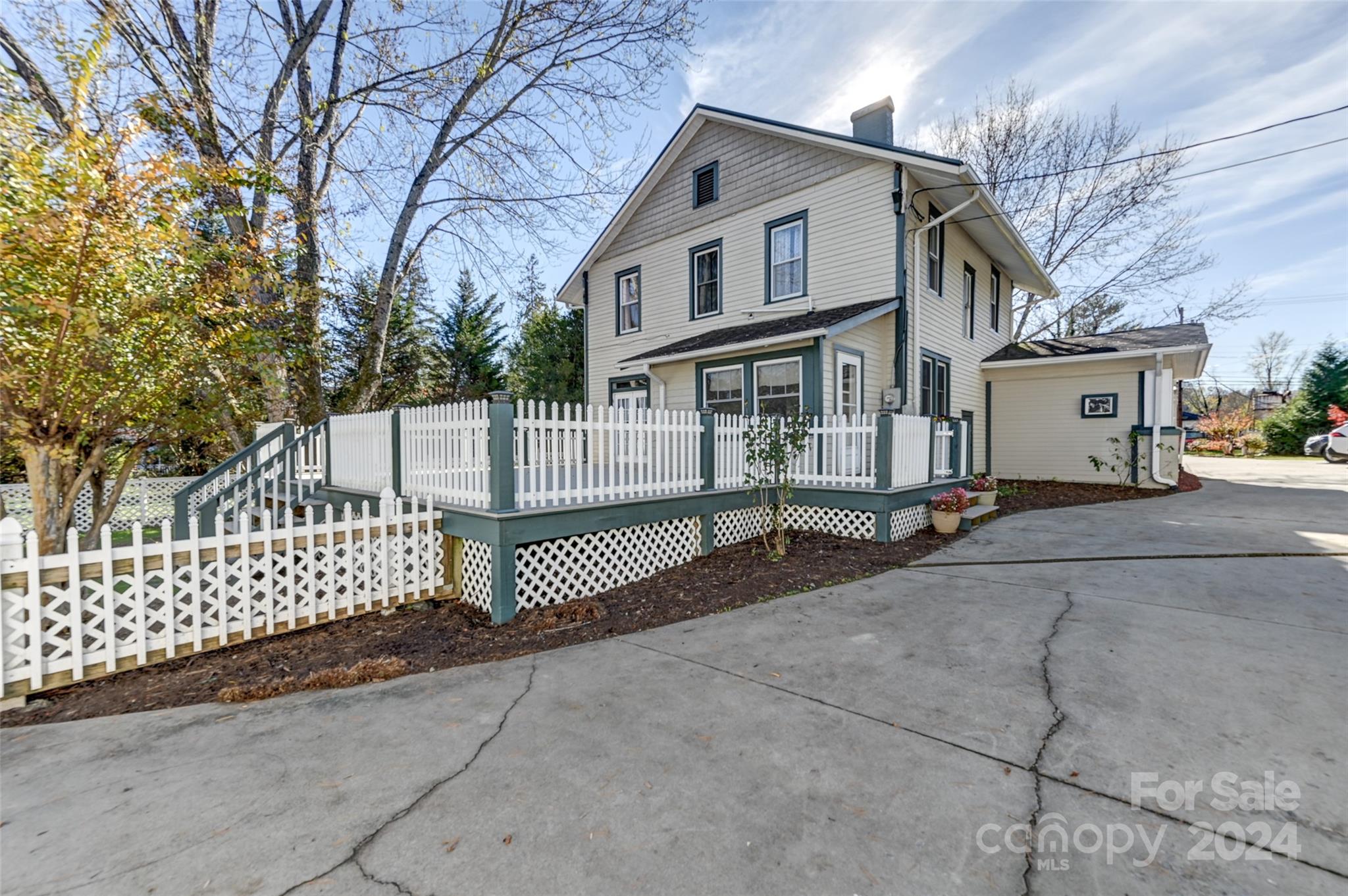 66 And 68 Lamplighter Lane Property Photo 6