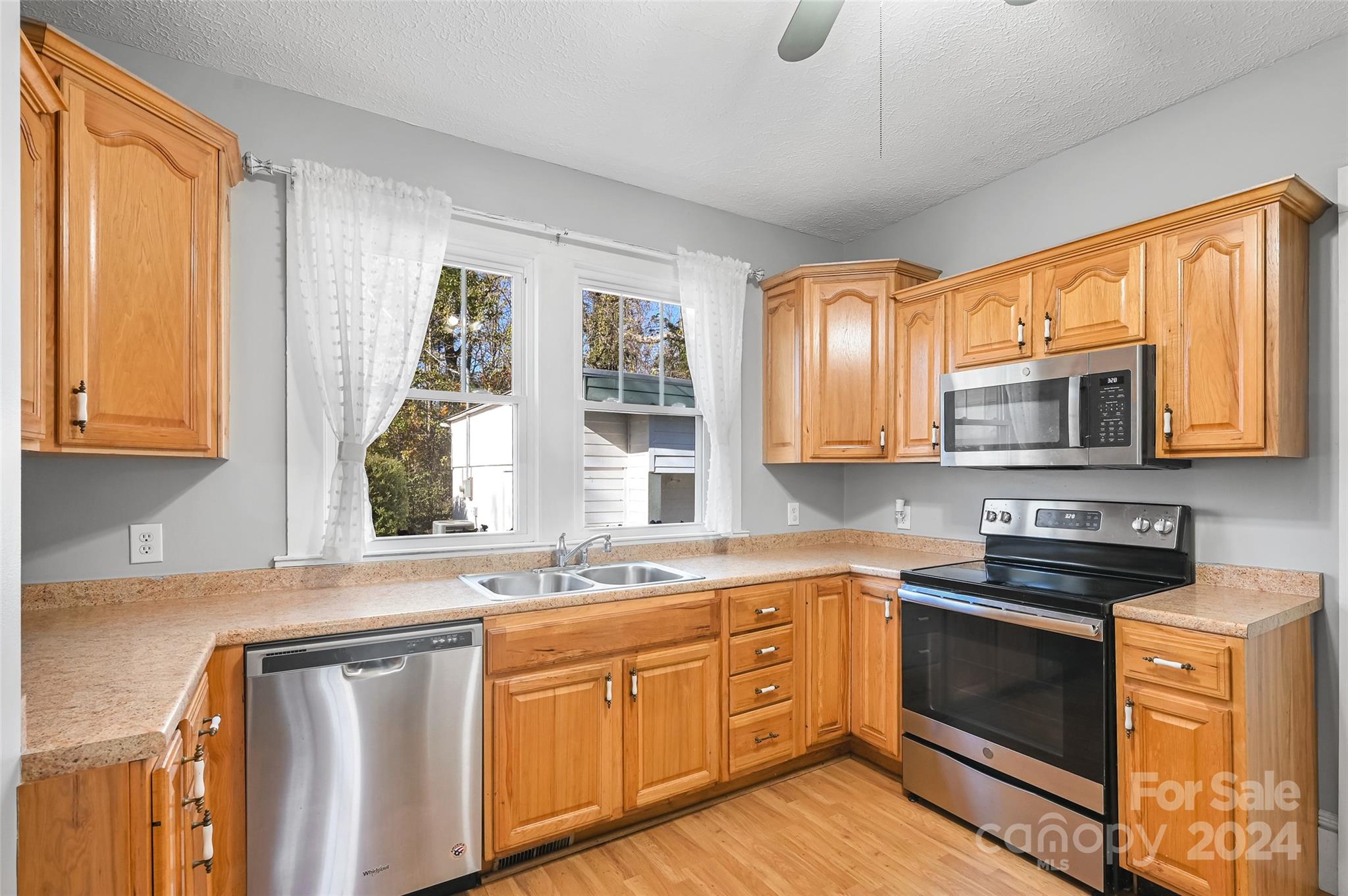 66 And 68 Lamplighter Lane Property Photo 13