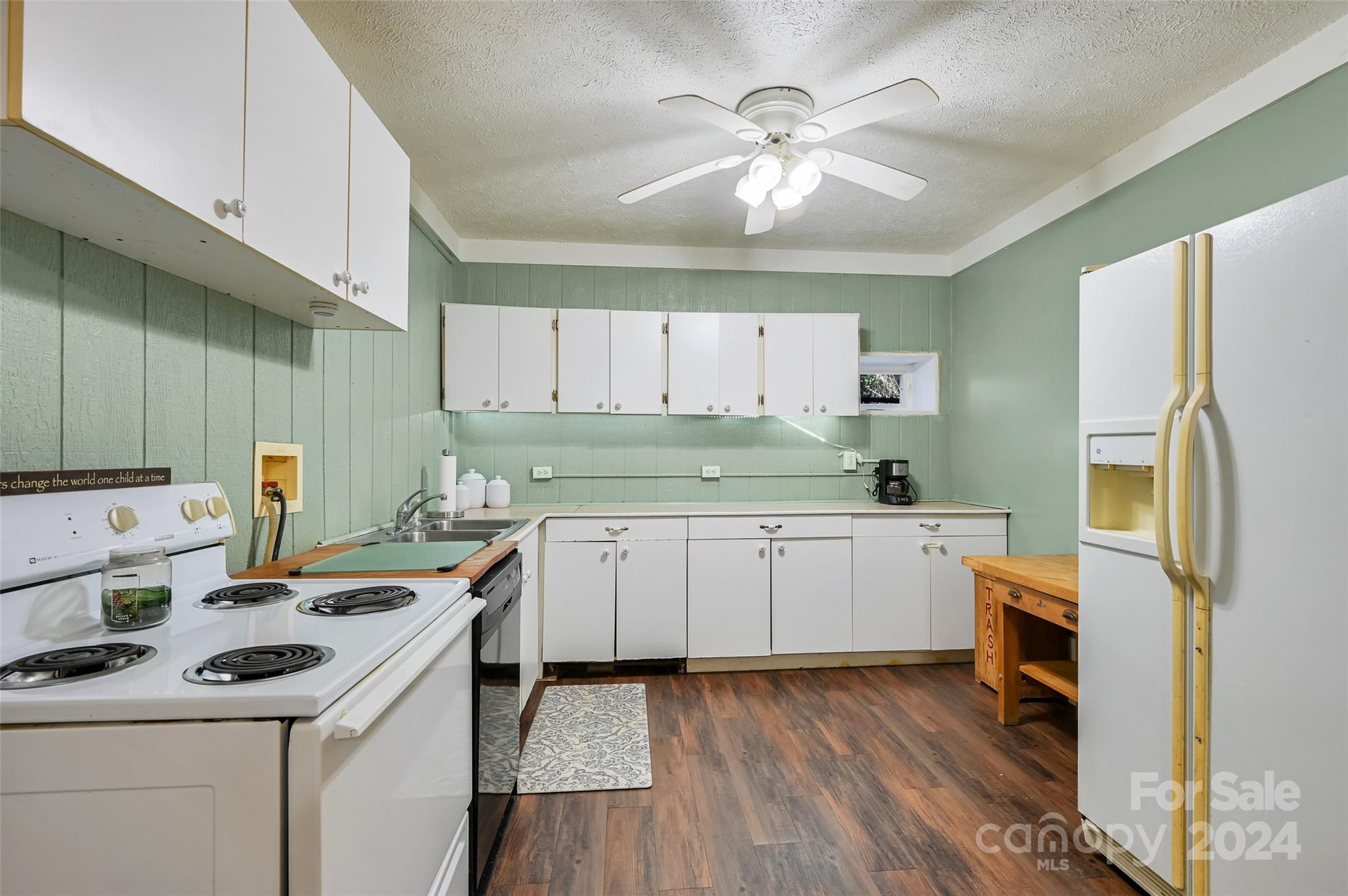 66 And 68 Lamplighter Lane Property Photo 35