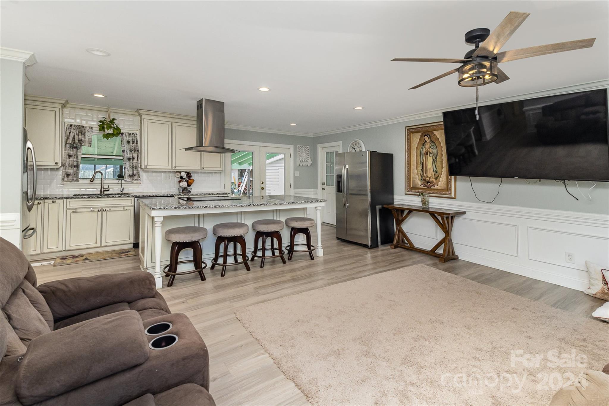 6908 Oakland Avenue Property Photo 7
