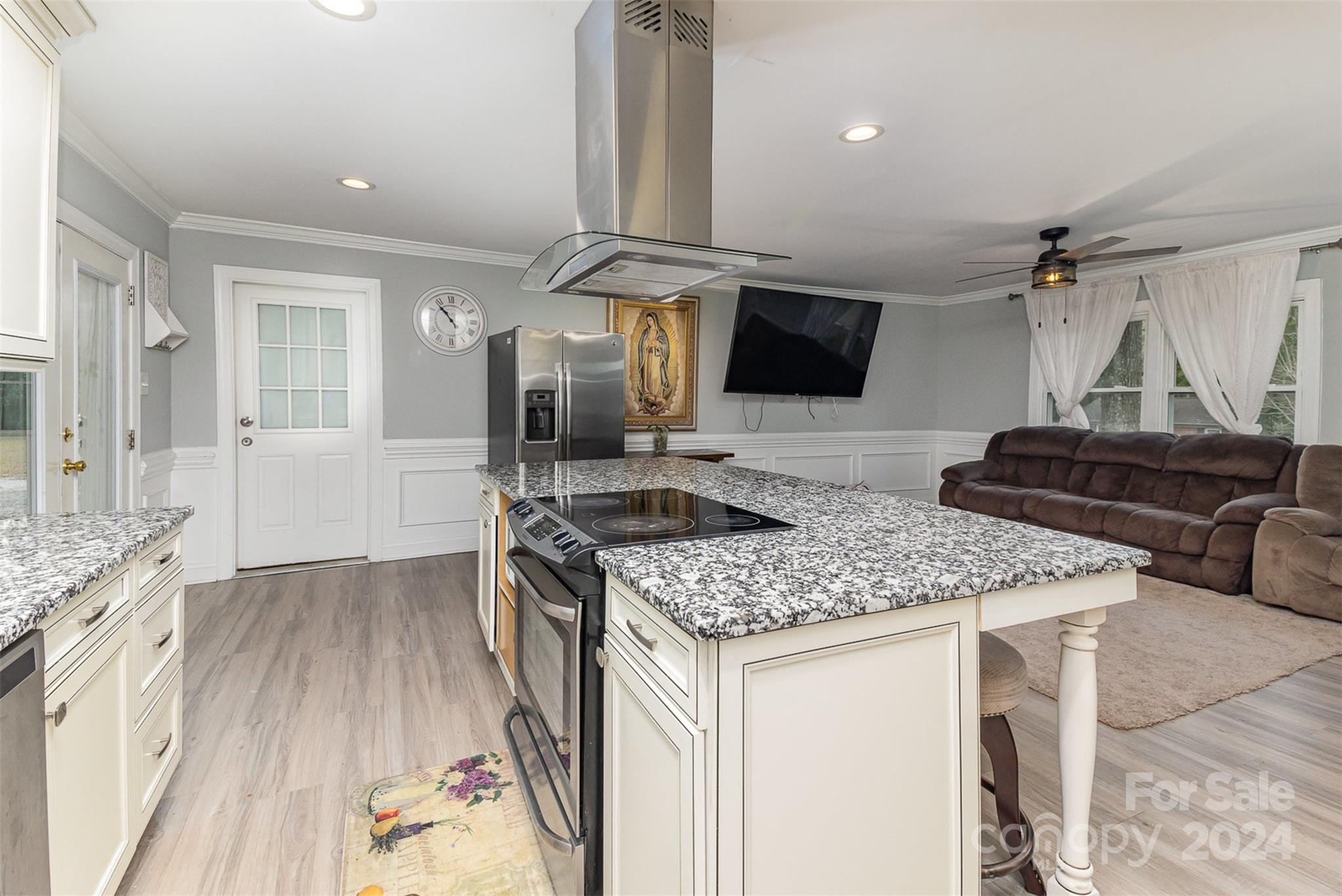 6908 Oakland Avenue Property Photo 8