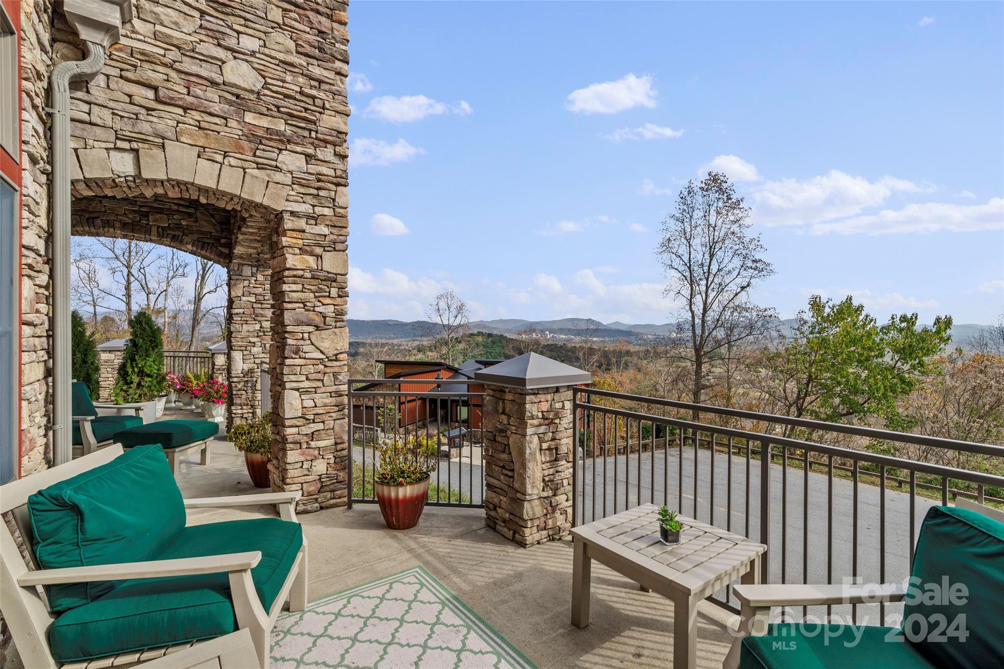 4 Chimney Crest Drive J Property Photo 17