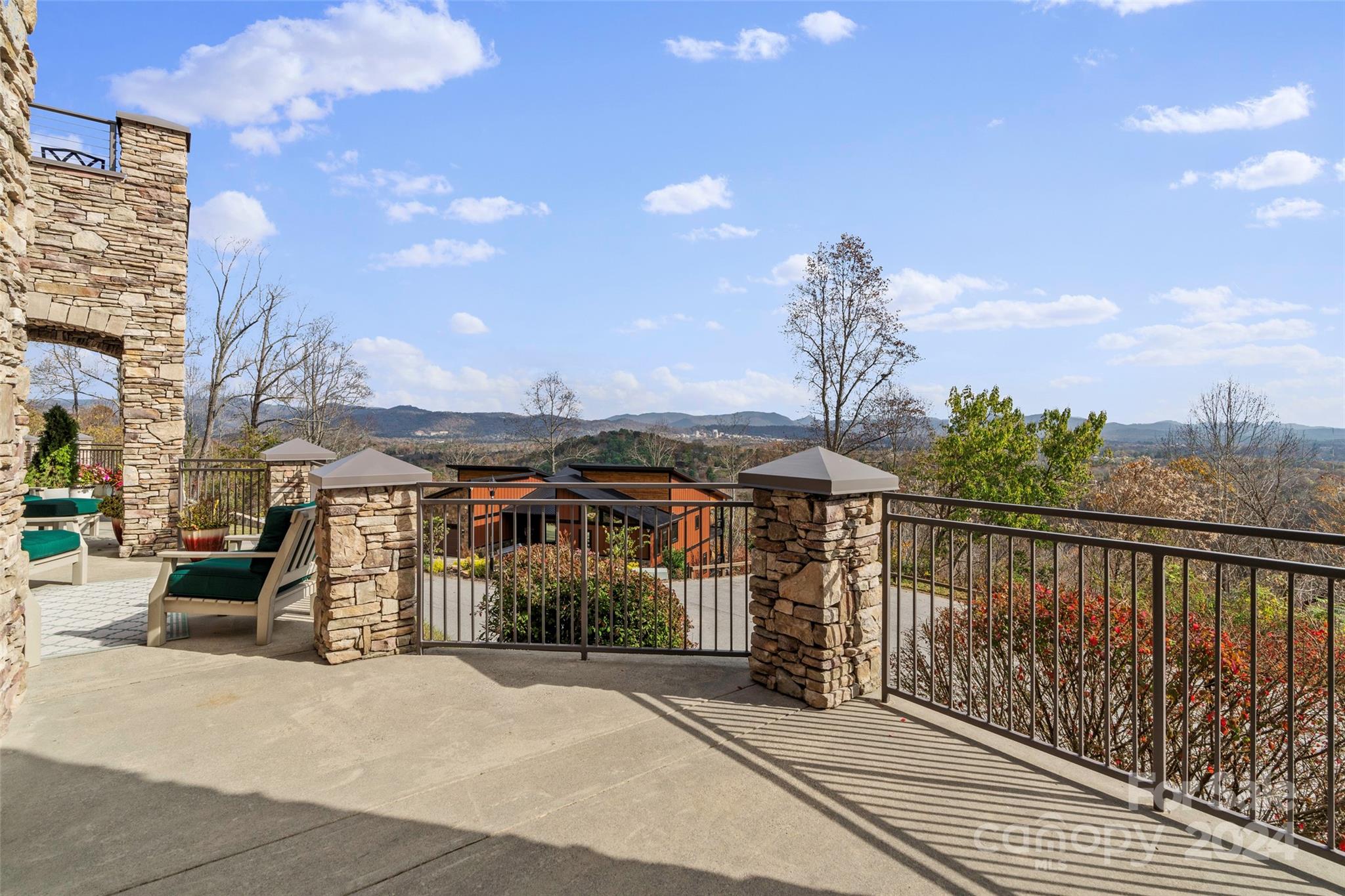4 Chimney Crest Drive J Property Photo 18