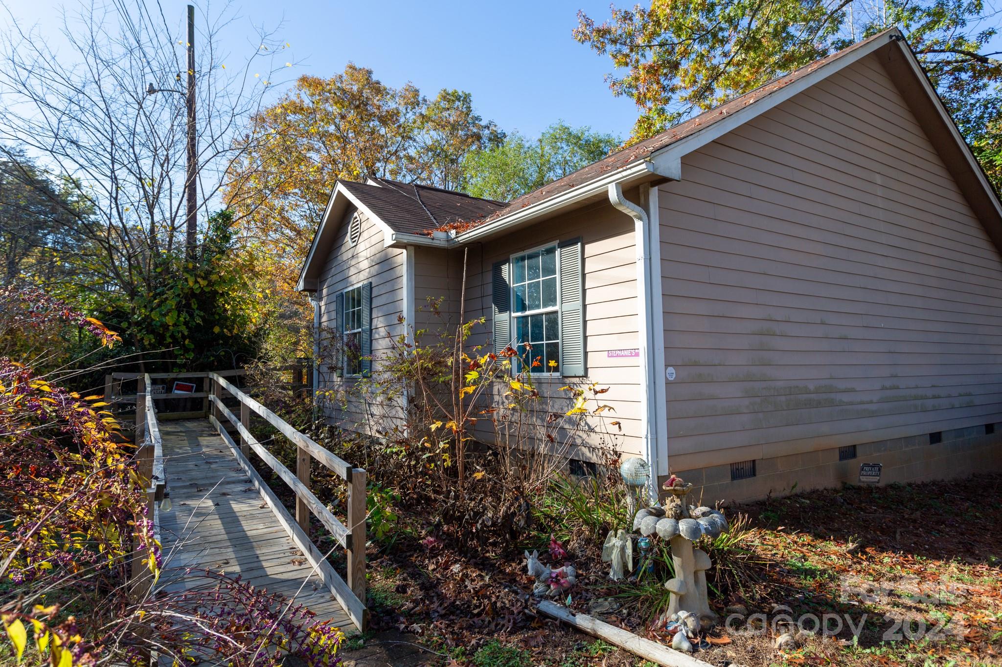 4020 Old 10 Highway Property Photo 1