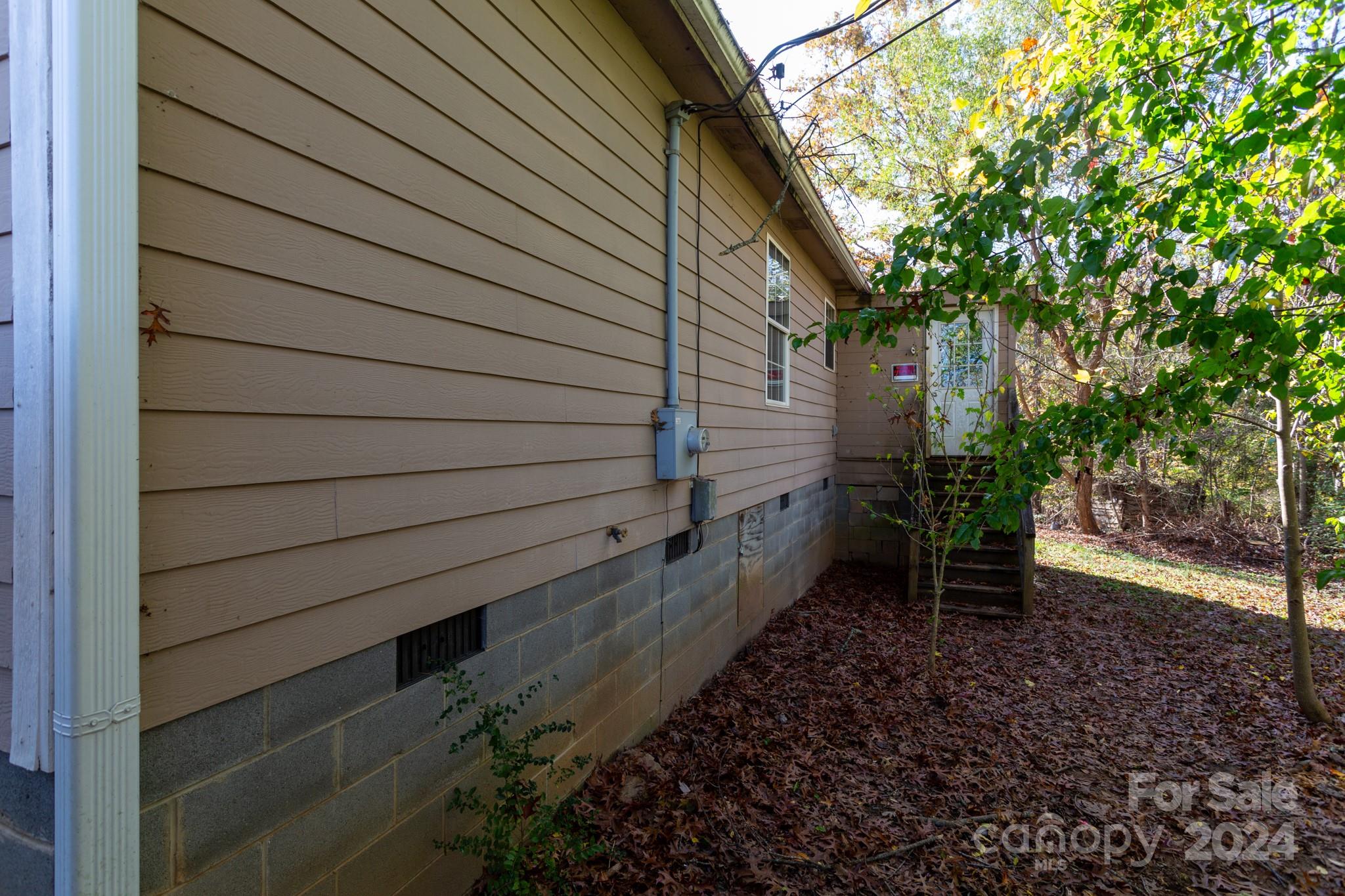 4020 Old 10 Highway Property Photo 4