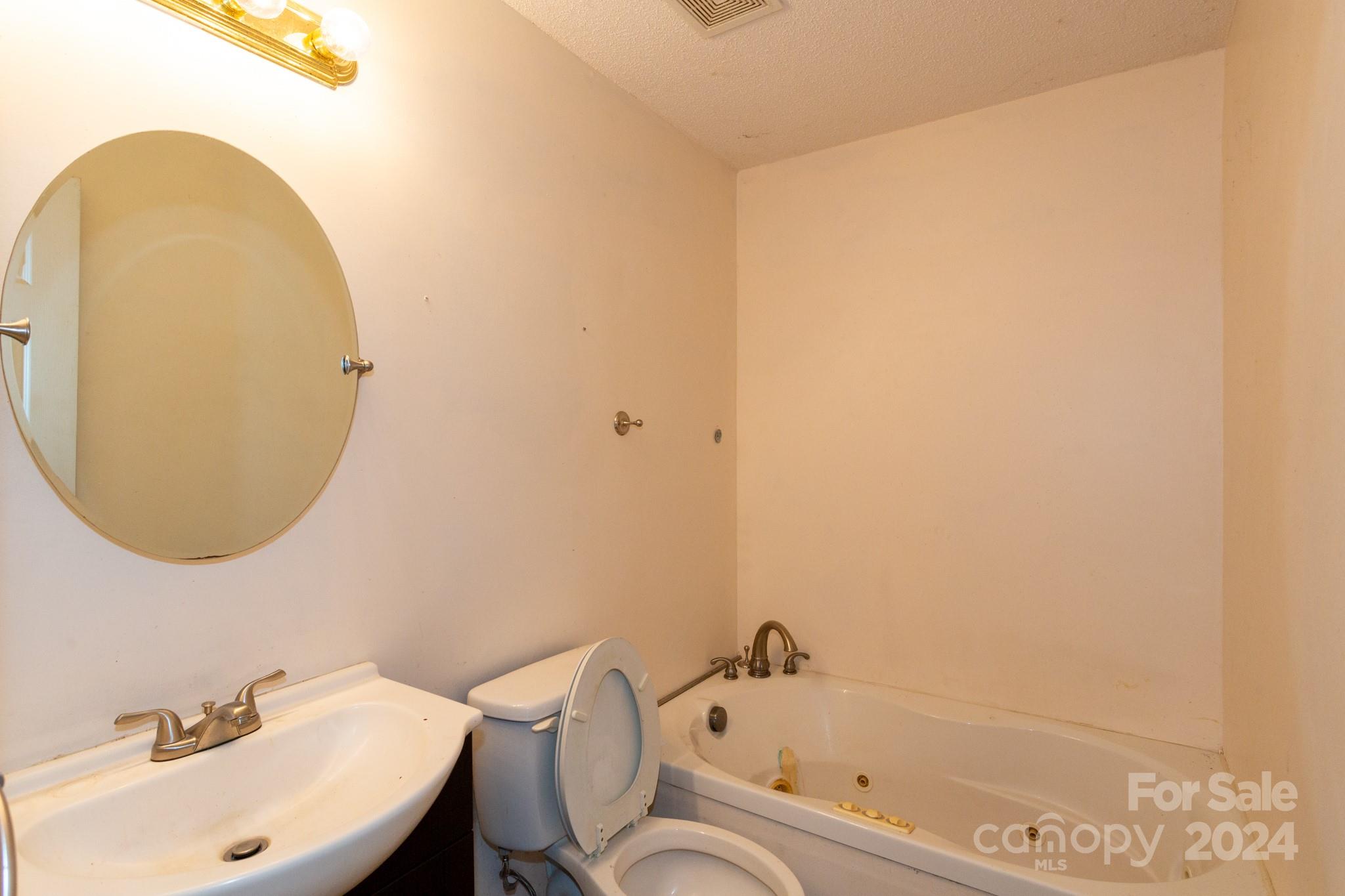 4020 Old 10 Highway Property Photo 16