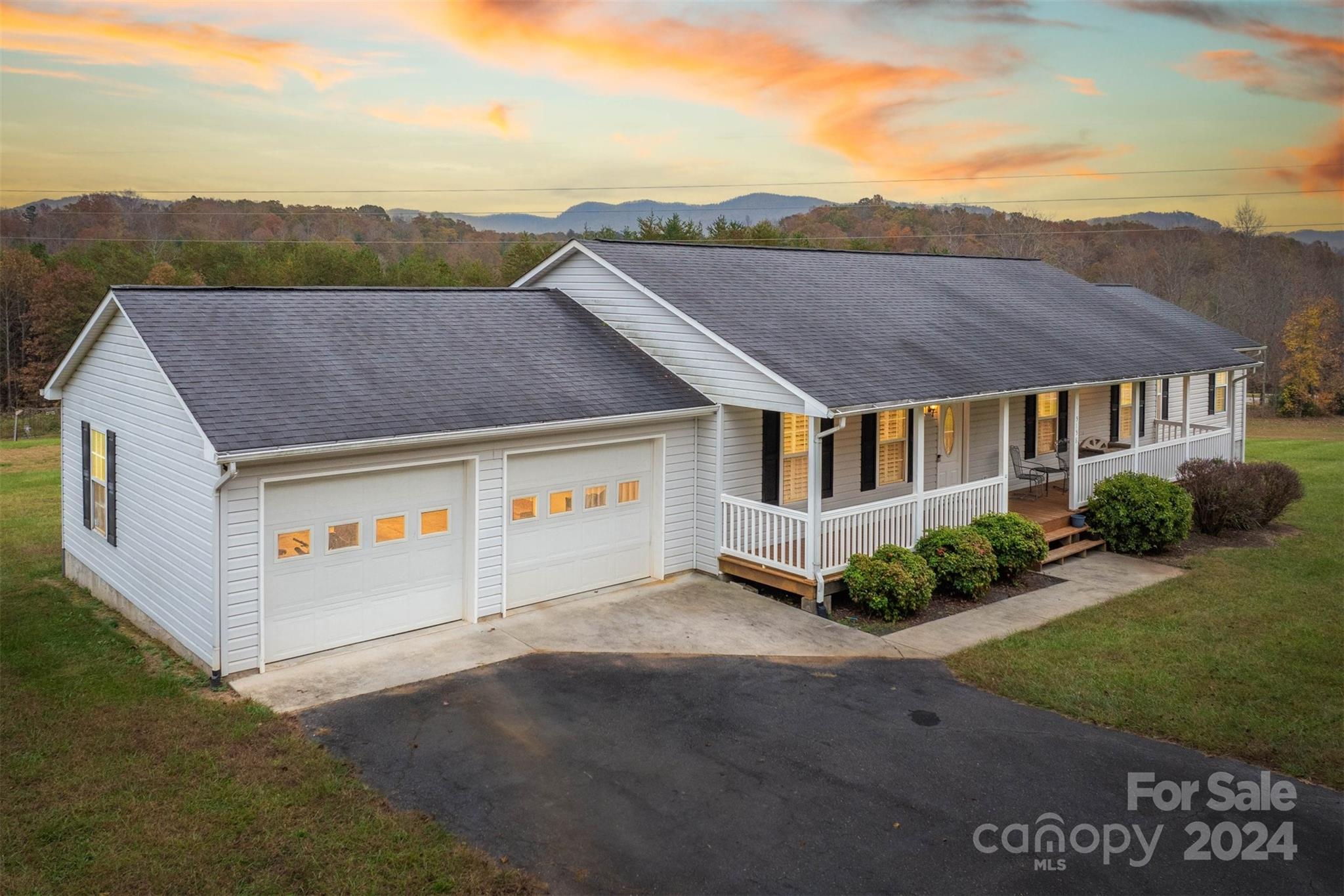 5158 Bridges Crossing Property Photo 2