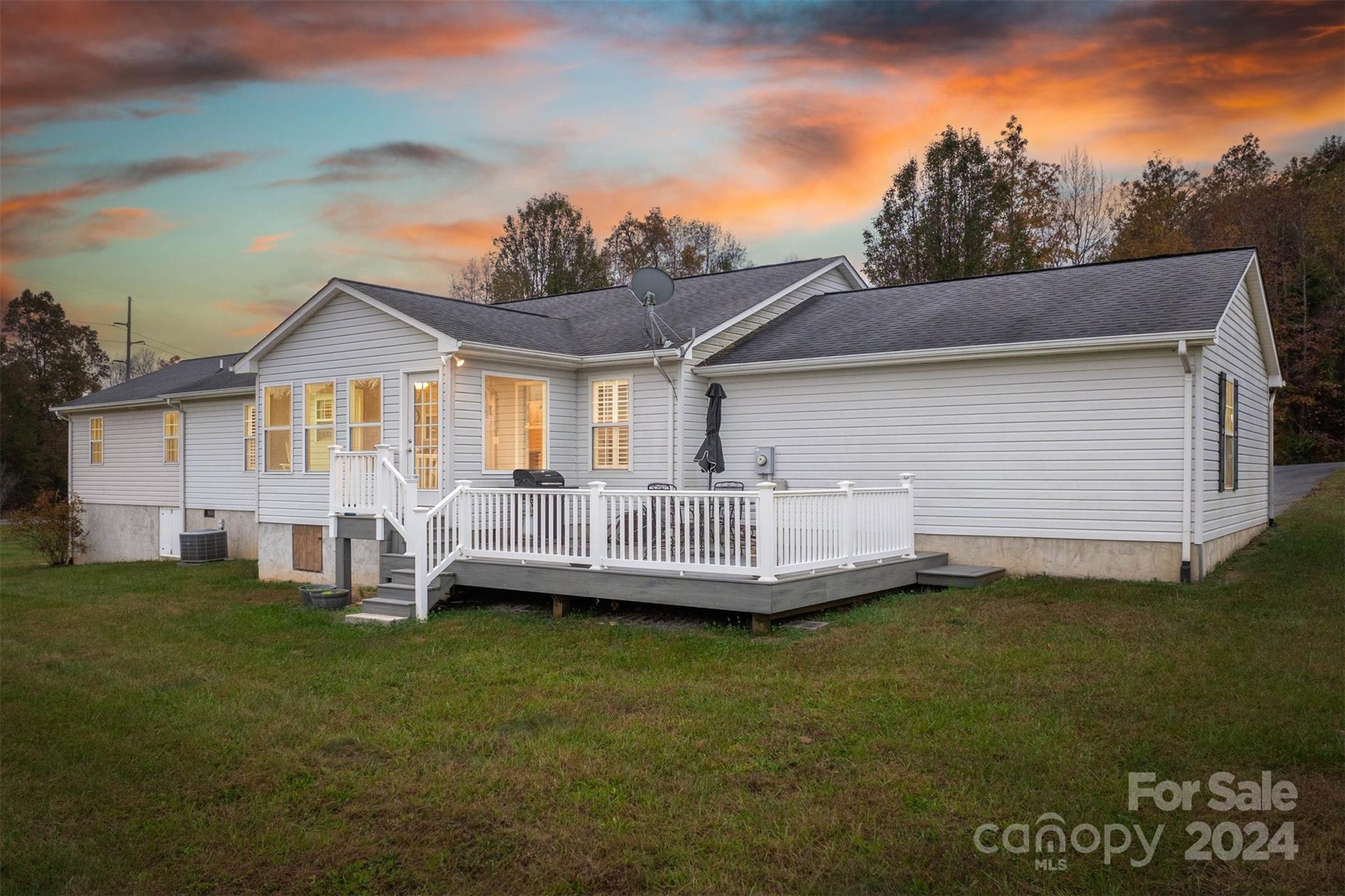 5158 Bridges Crossing Property Photo 3