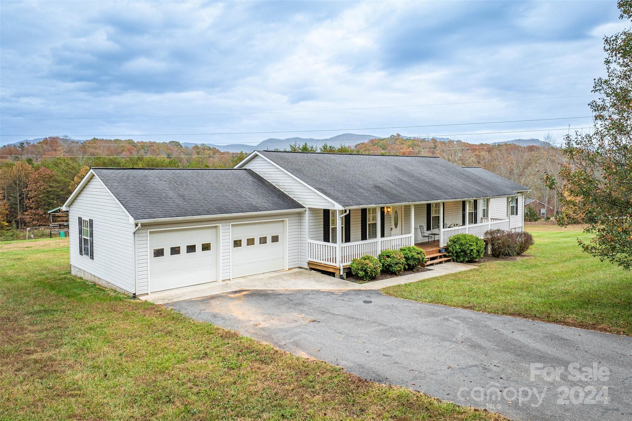 5158 Bridges Crossing Property Photo 4