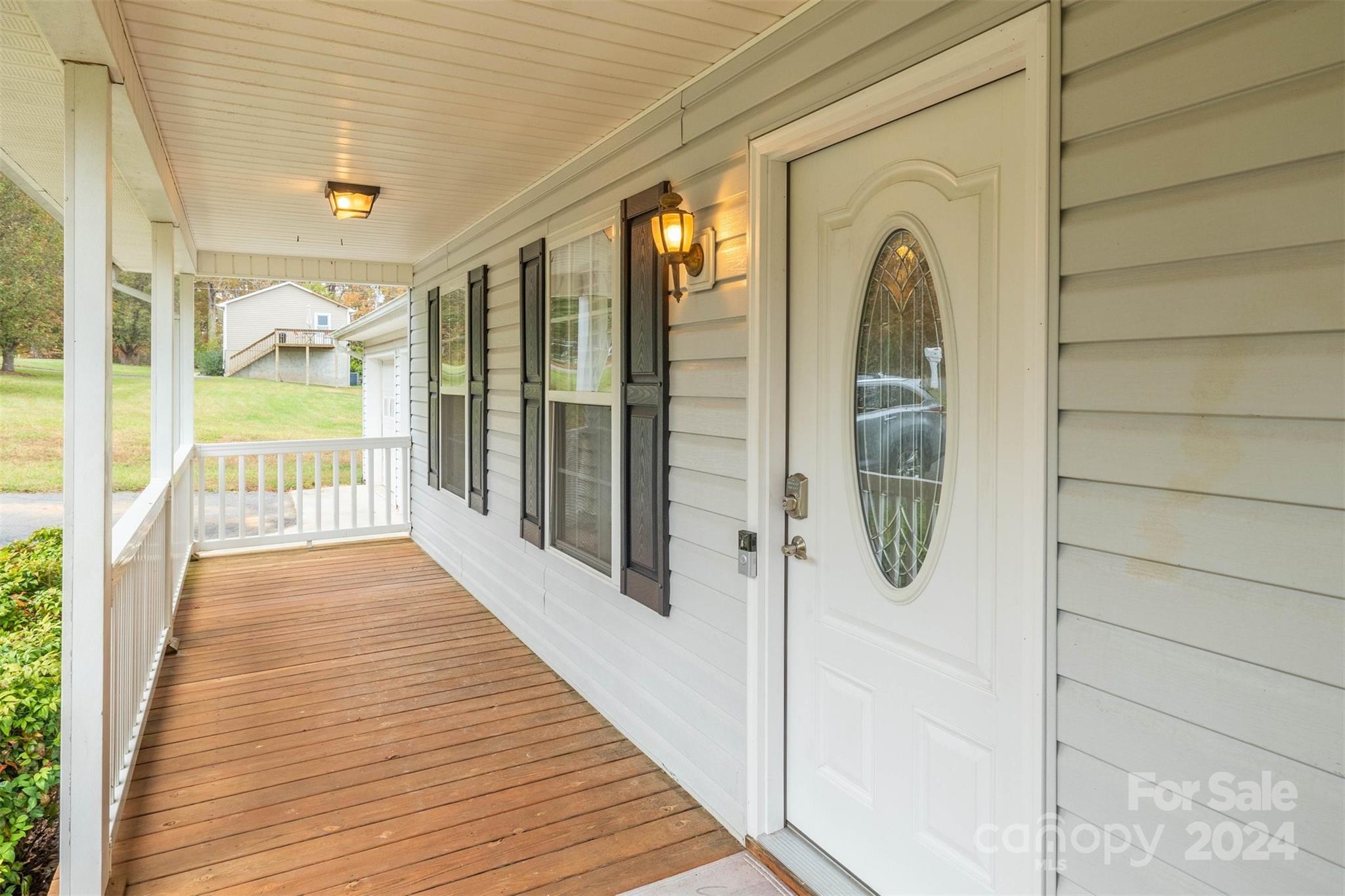 5158 Bridges Crossing Property Photo 6