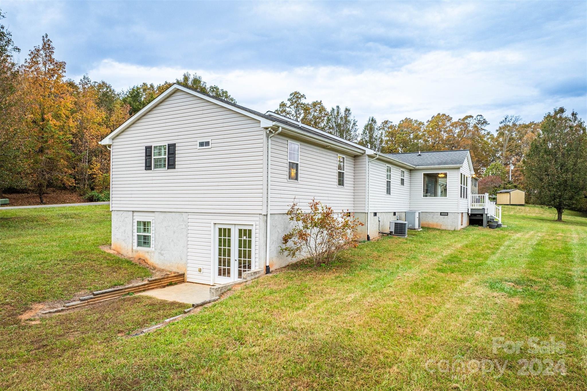 5158 Bridges Crossing Property Photo 32