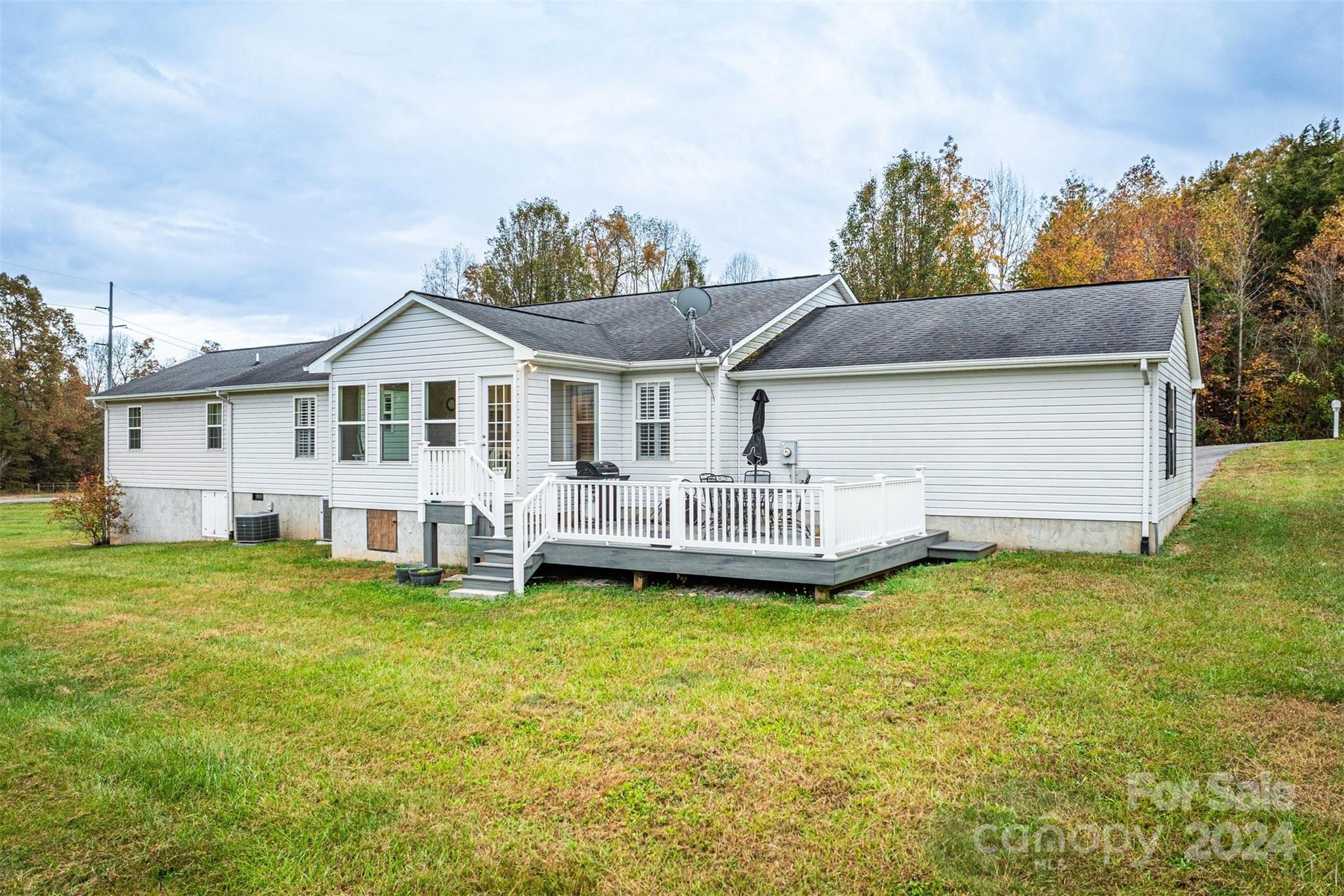 5158 Bridges Crossing Property Photo 33