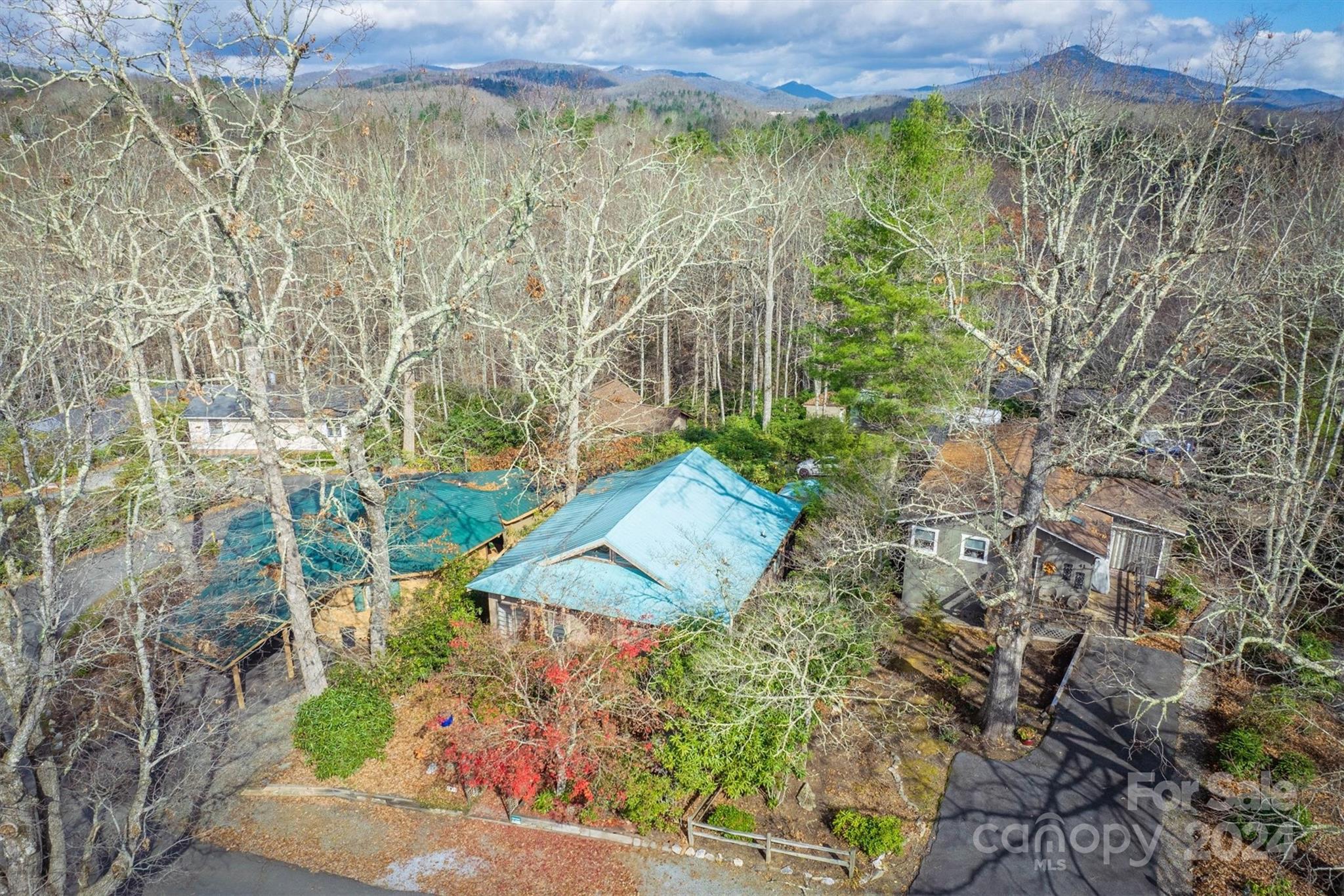 33 Summit Lane Property Photo 5