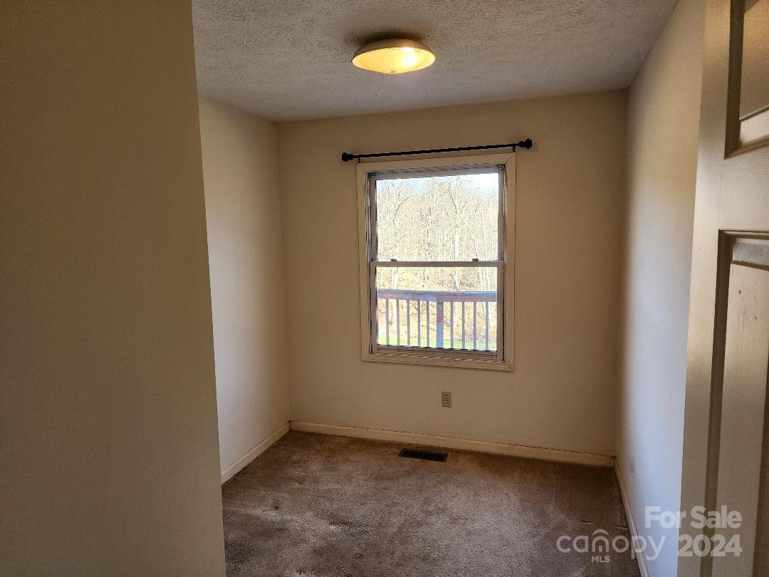 20 Coventry Lane Property Photo 7