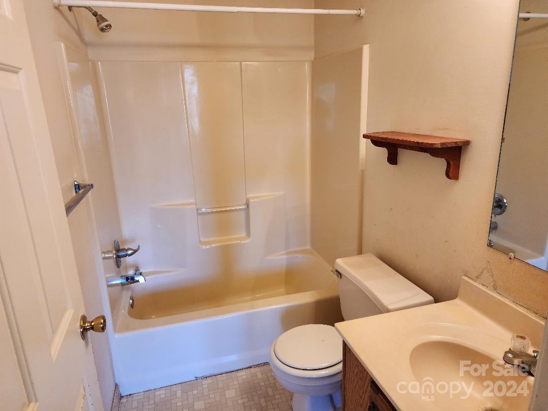 20 Coventry Lane Property Photo 8