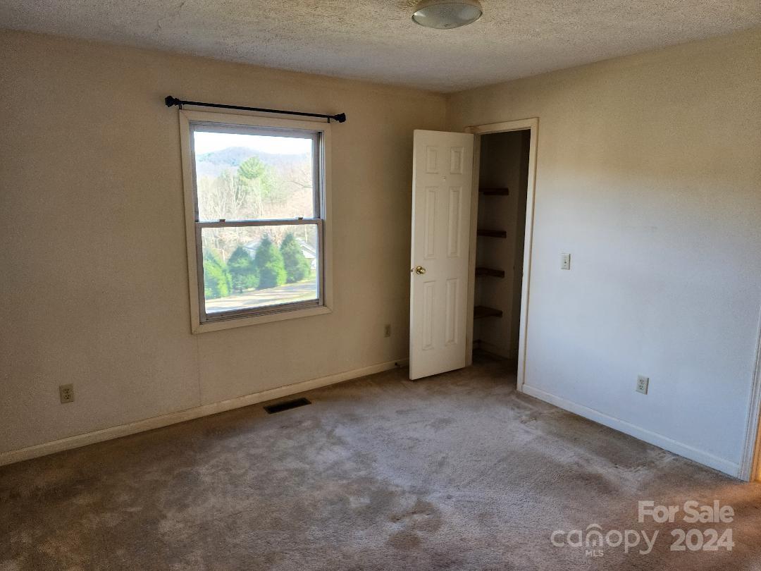 20 Coventry Lane Property Photo 12