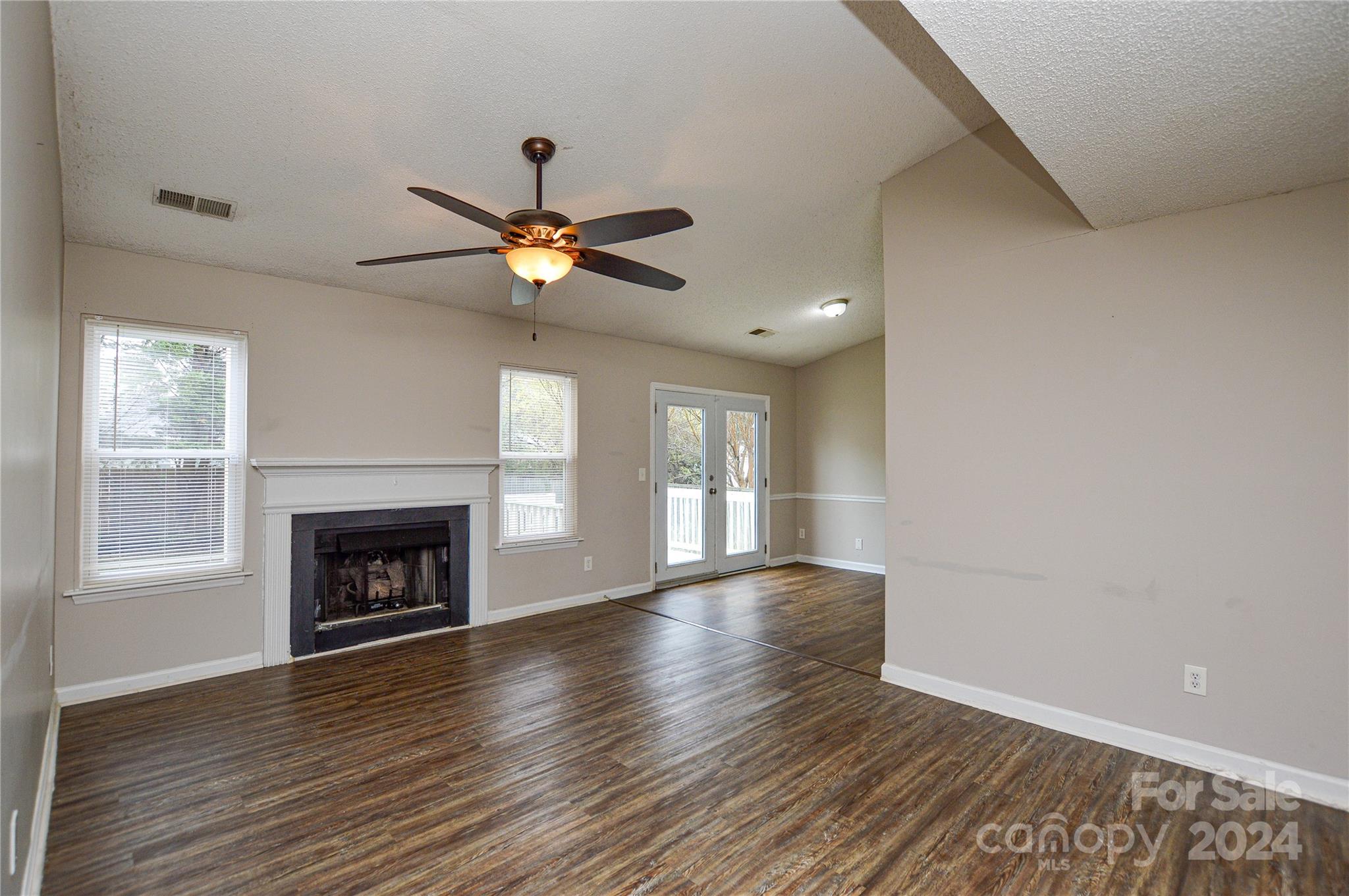 5114 Darby Drive Property Photo 4