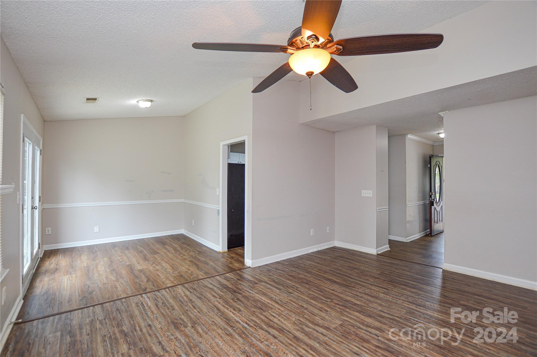 5114 Darby Drive Property Photo 5
