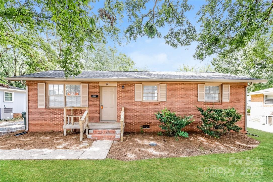 974 Sylvia Circle Property Photo 2