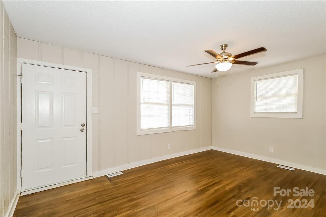 974 Sylvia Circle Property Photo 3