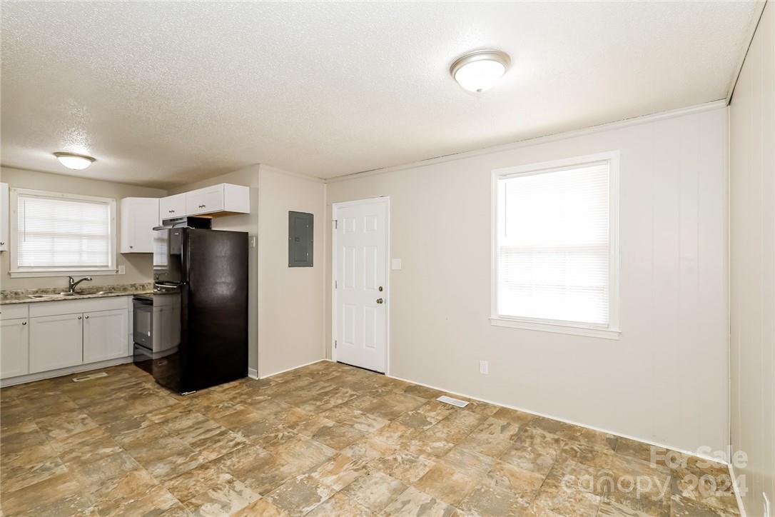 974 Sylvia Circle Property Photo 4