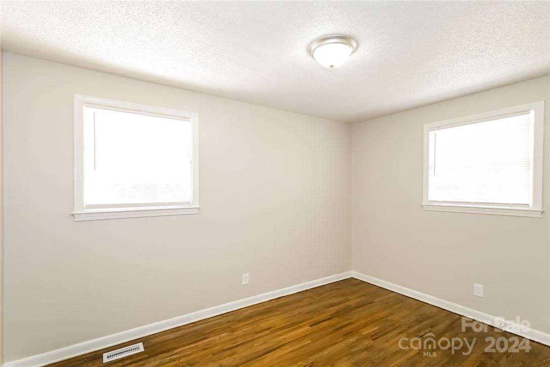 974 Sylvia Circle Property Photo 8