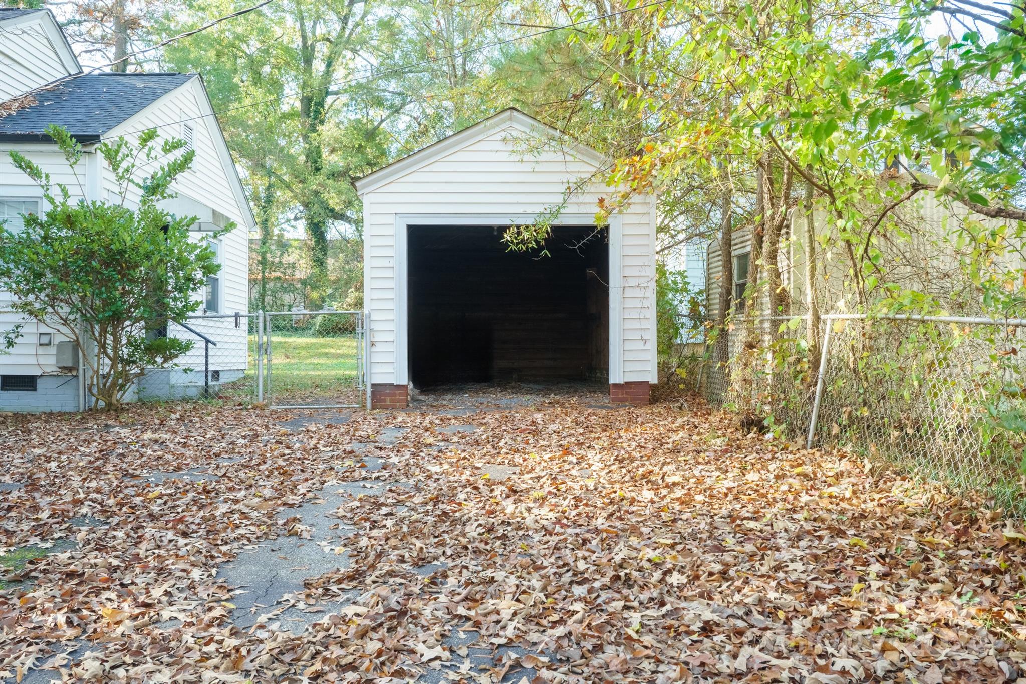 571 Hillandale Street Property Photo 4