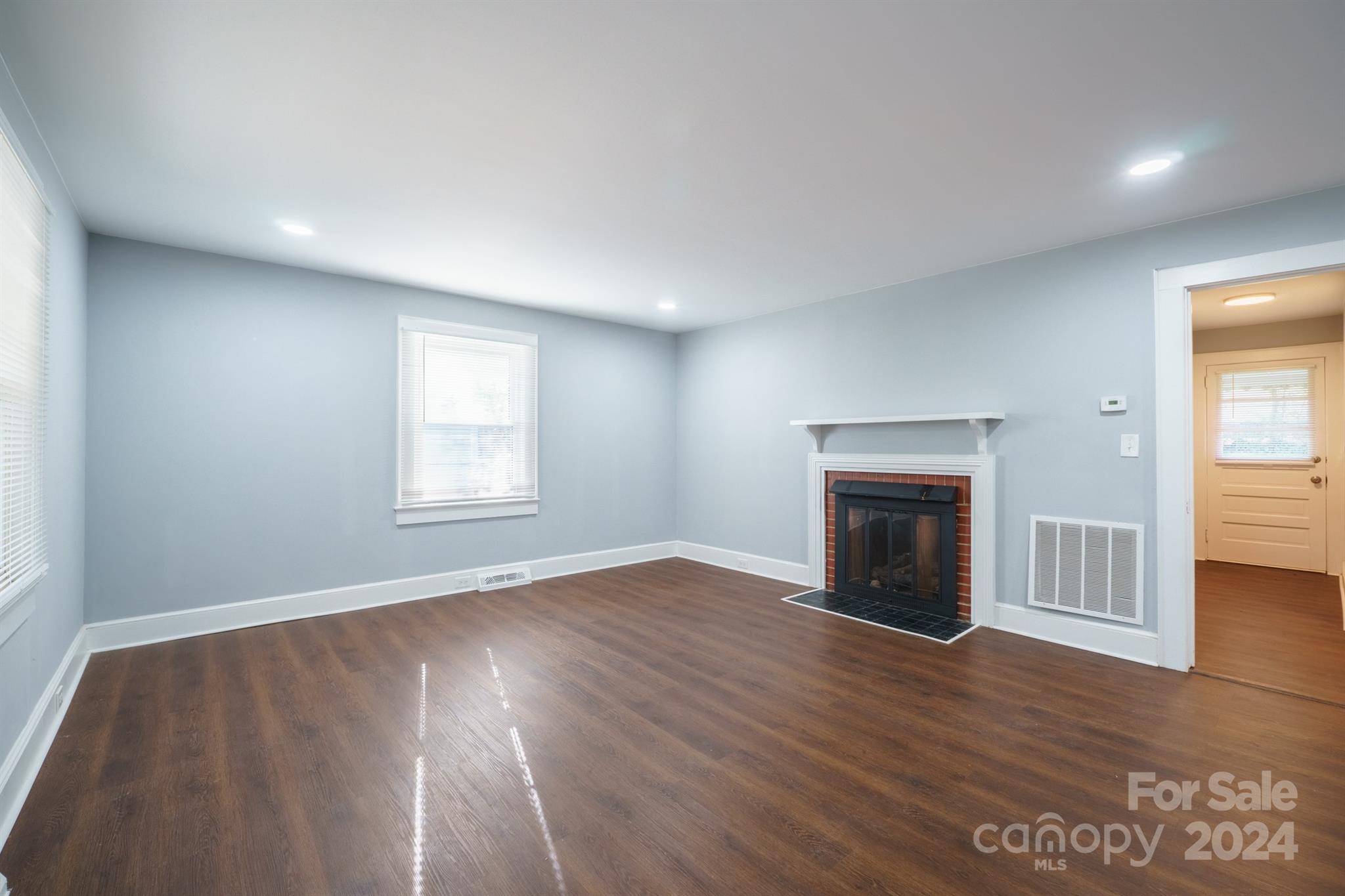 571 Hillandale Street Property Photo 5