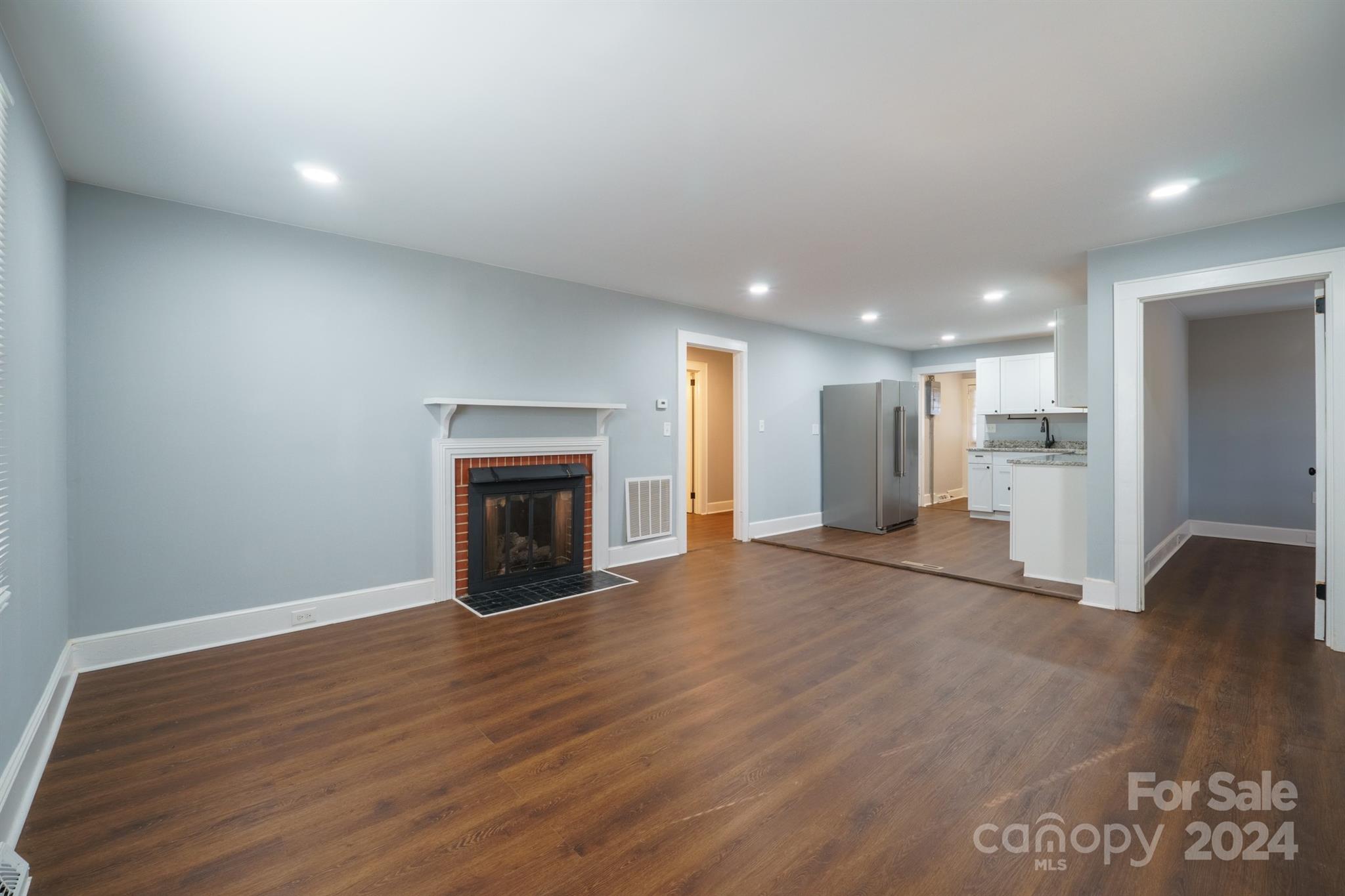 571 Hillandale Street Property Photo 6