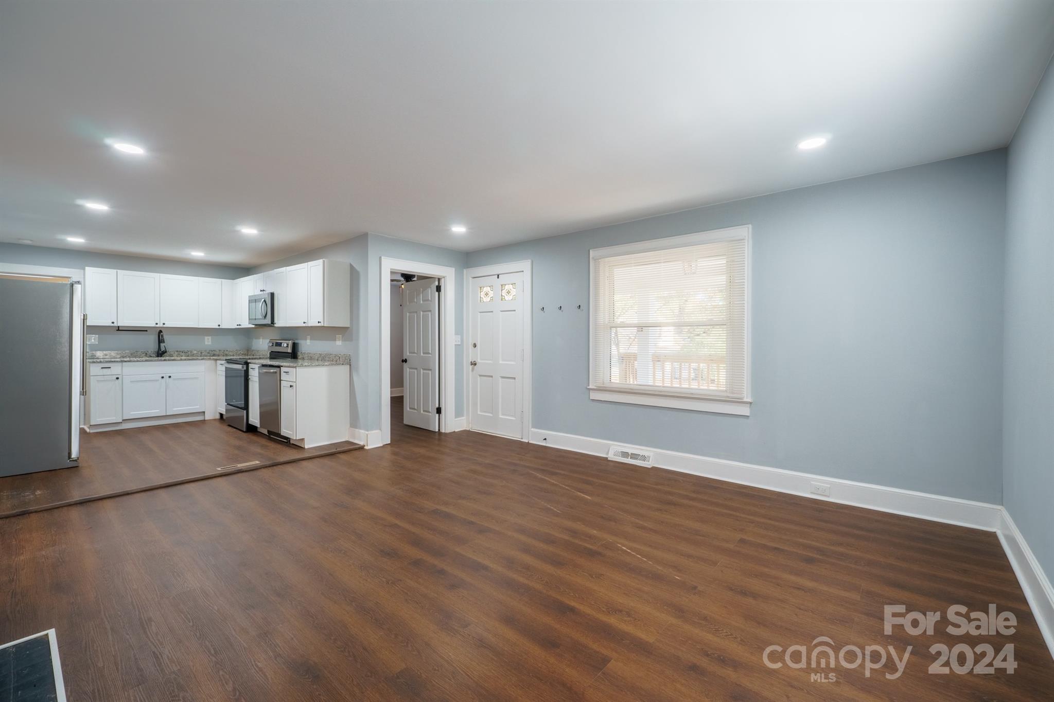 571 Hillandale Street Property Photo 7
