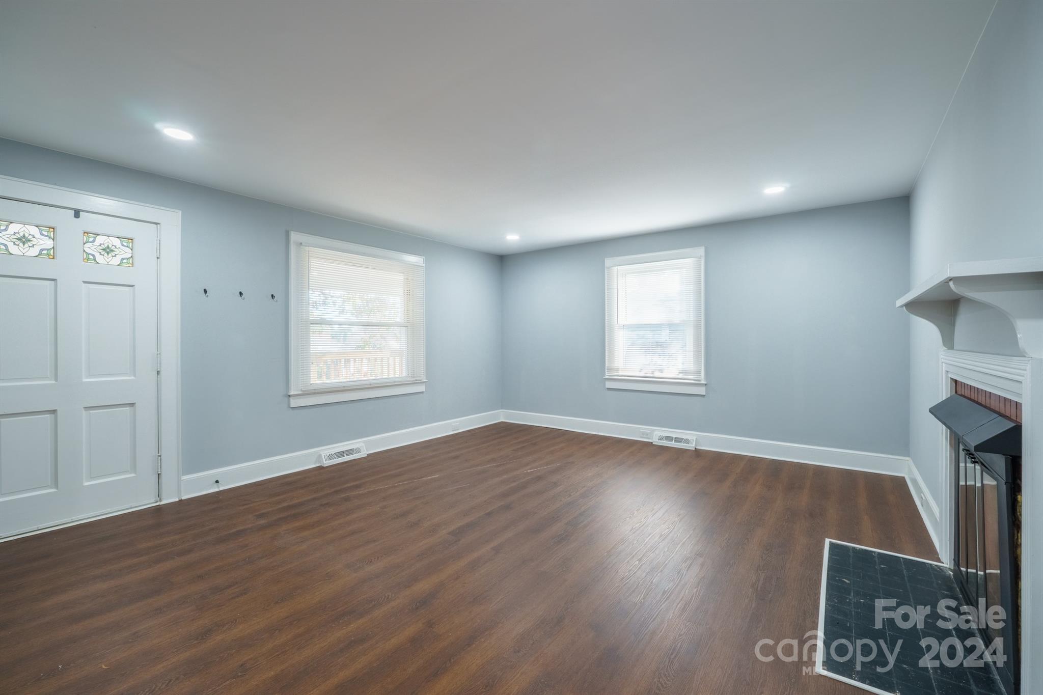 571 Hillandale Street Property Photo 8