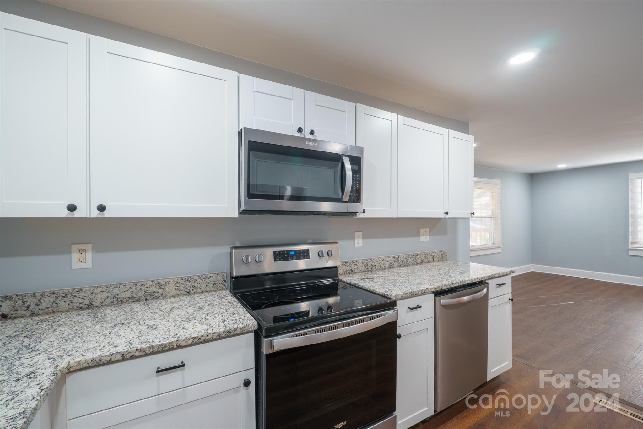 571 Hillandale Street Property Photo 13