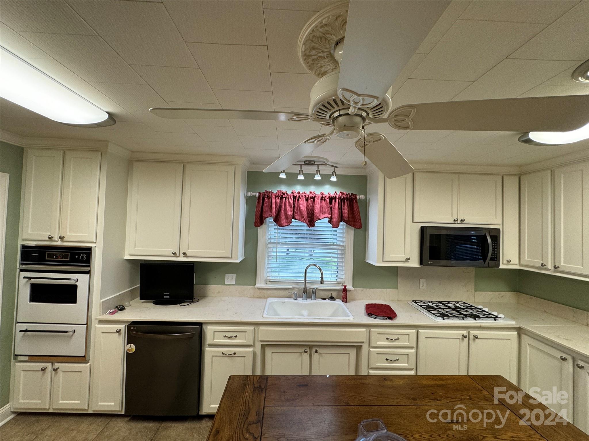 6650 Sherrills Ford Road Property Photo 11