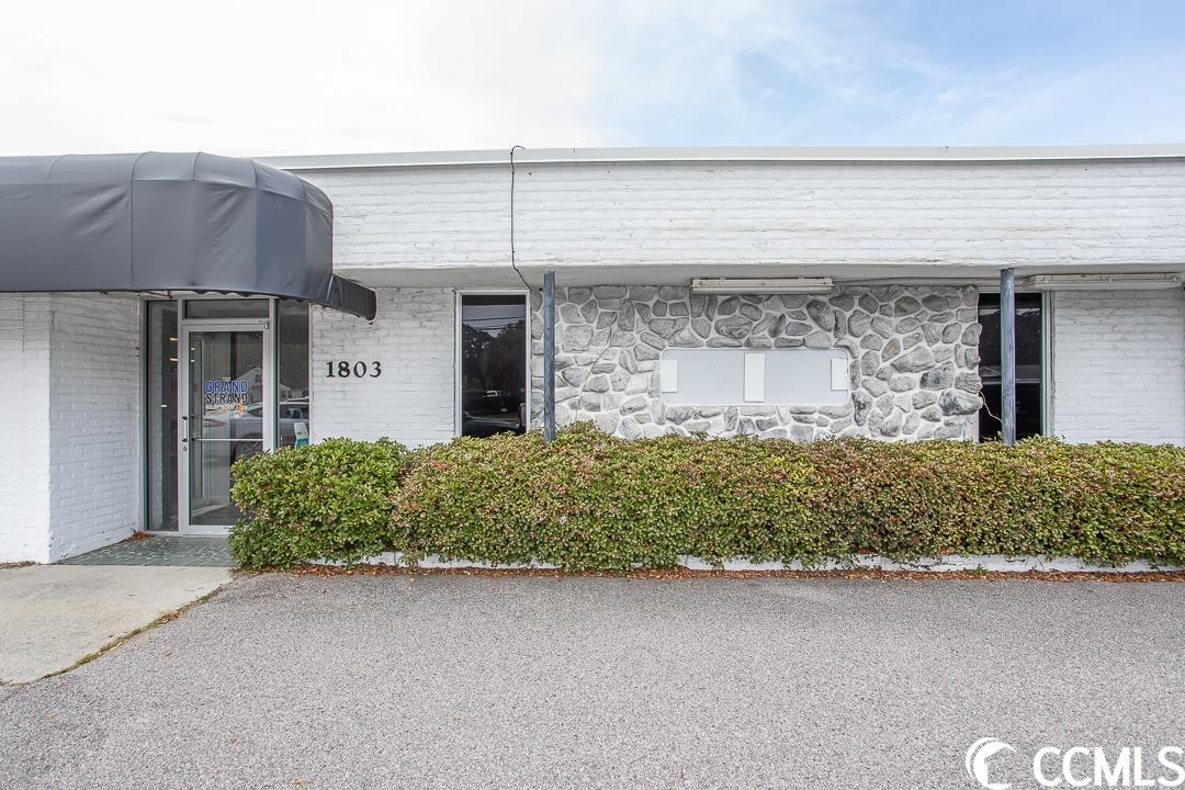 1801 N Oak St. Property Photo 2