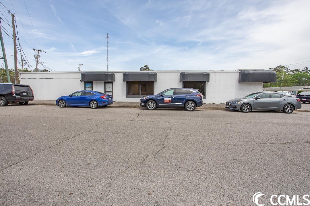 1801 N Oak St. Property Photo 4