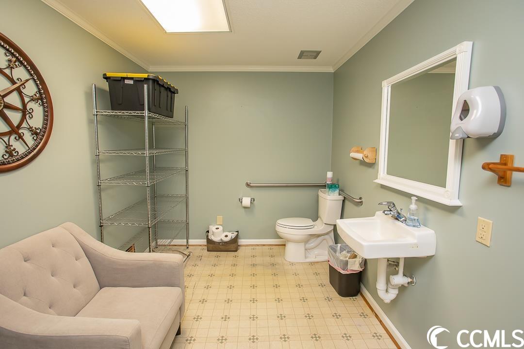 1801 N Oak St. Property Photo 6