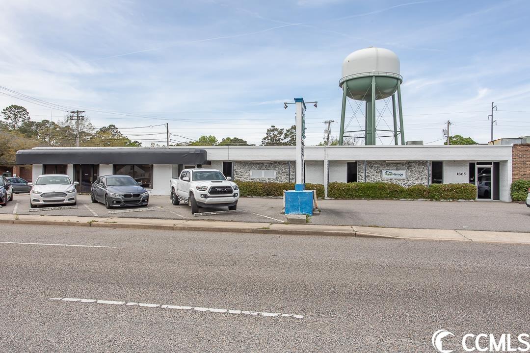 1801 N Oak St. Property Photo 9