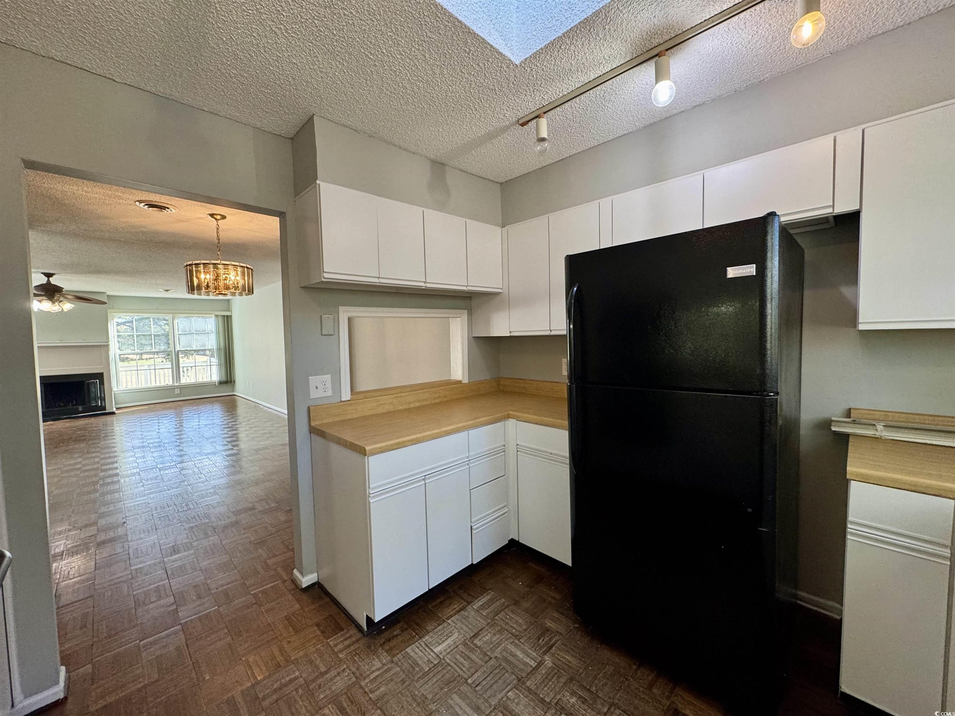 482 Greenview Dr. Property Photo 8