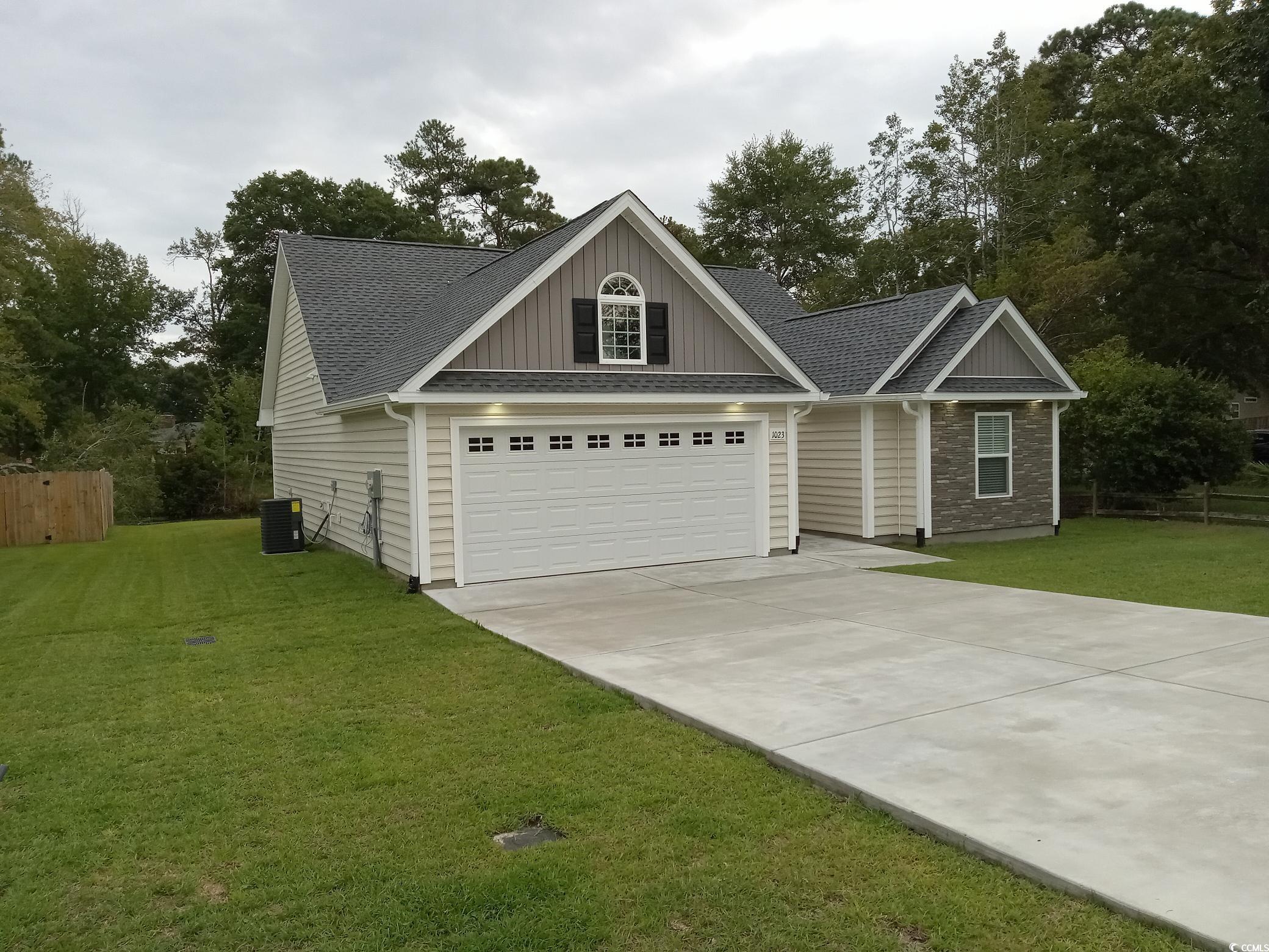1023 Meares St. Property Photo 1