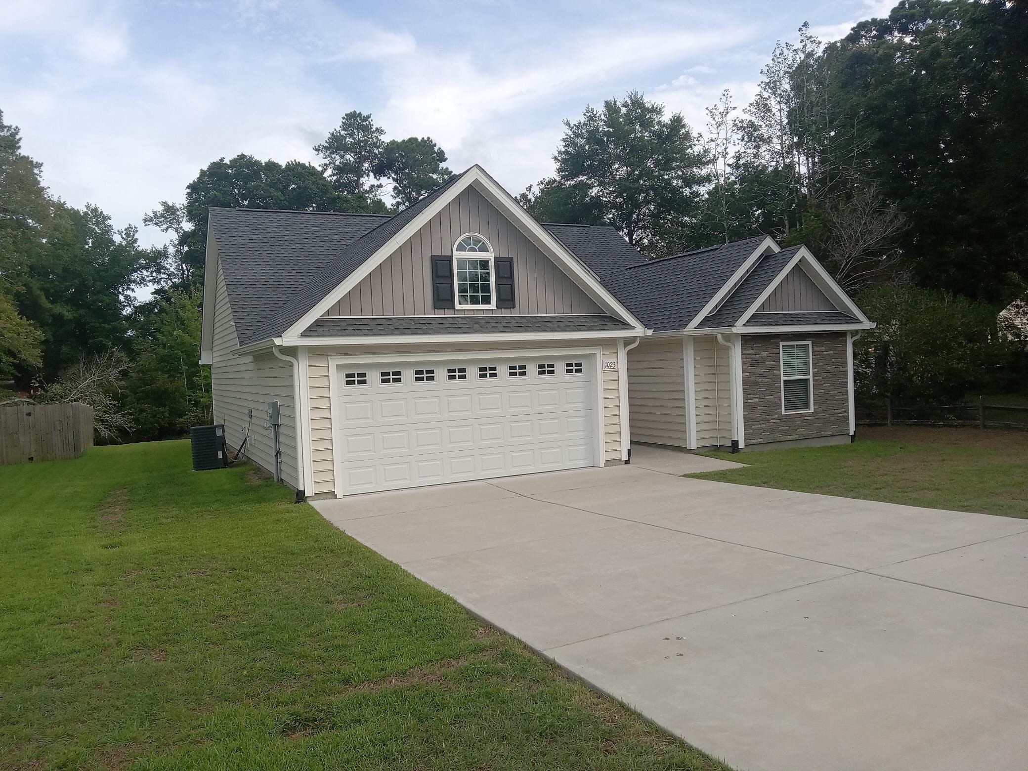 1023 Meares St. Property Photo 1