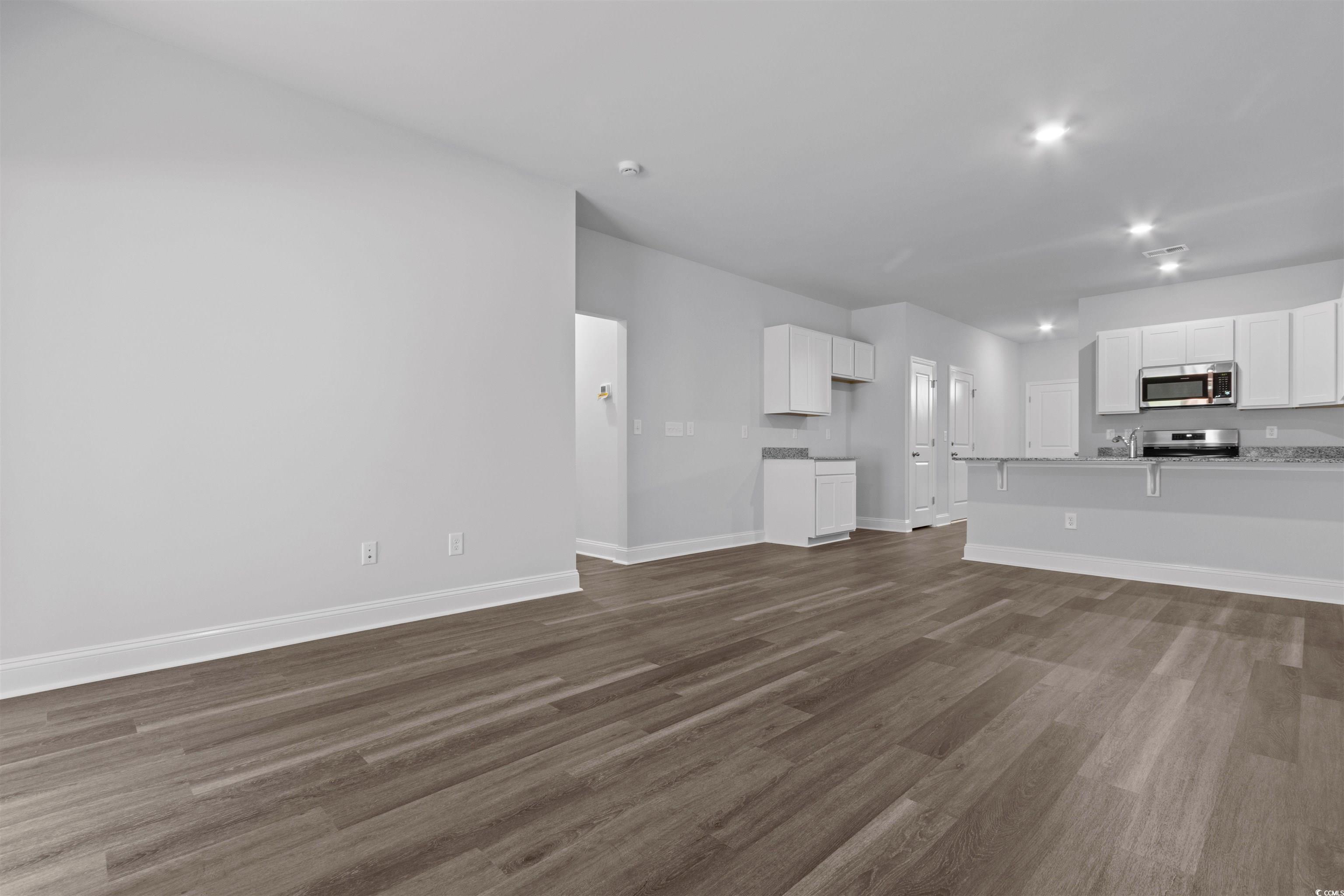 293 Sandridgebury Dr. Property Photo 8