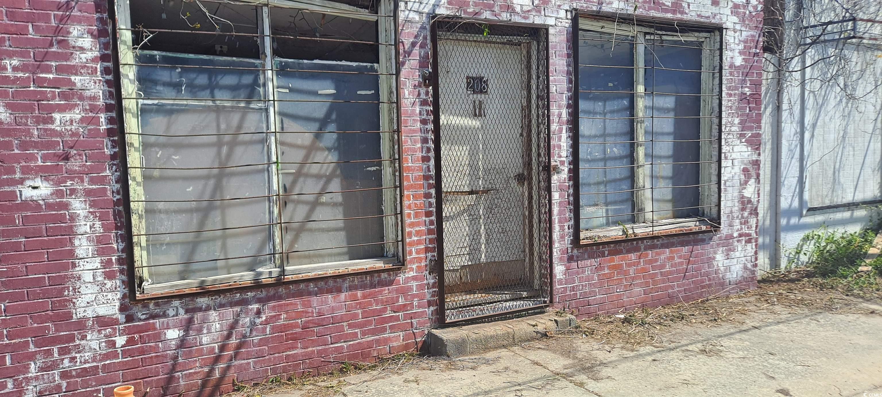 208 W Main St. Property Photo 4