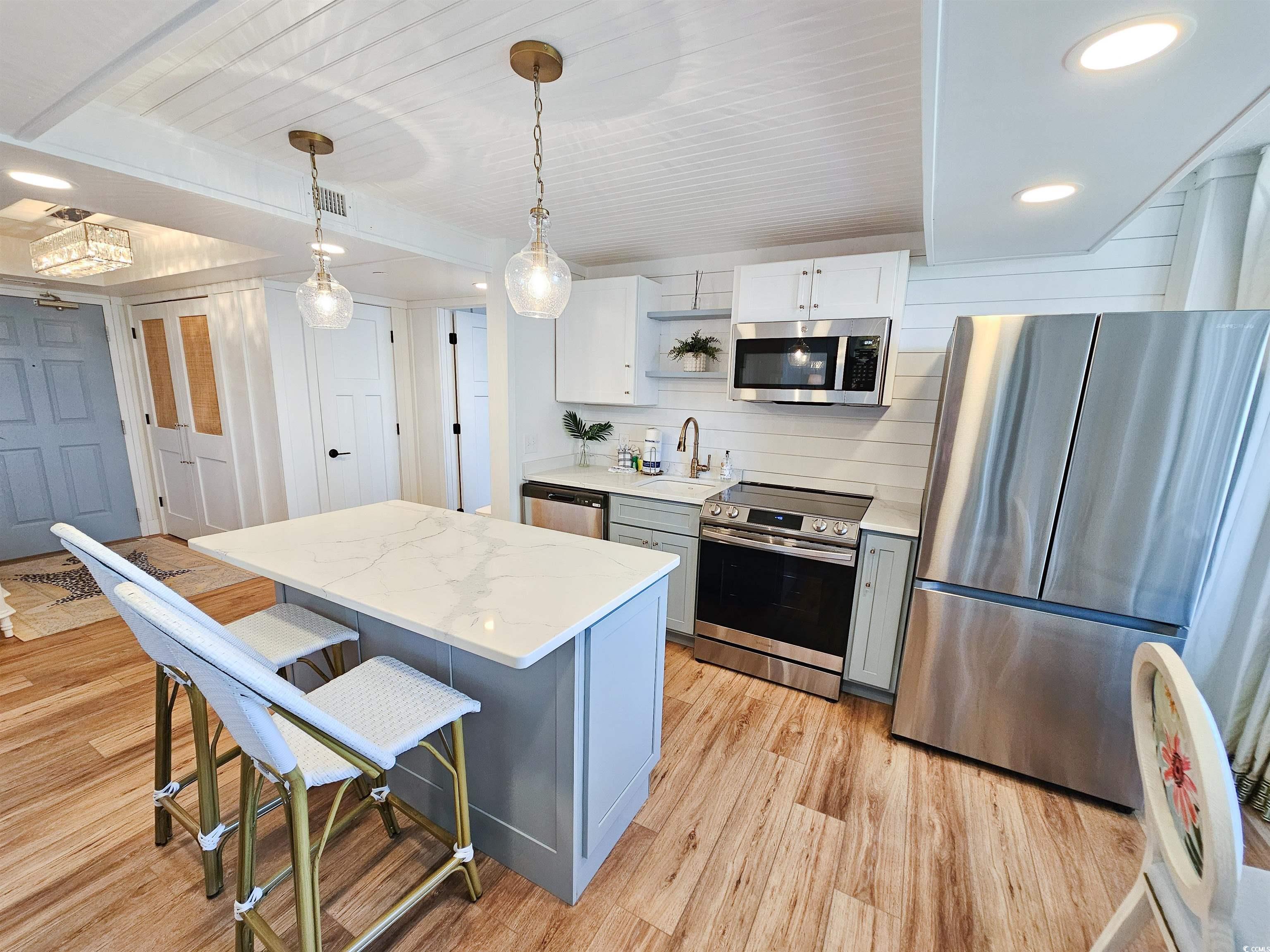 8560 Queensway Blvd. Property Photo 6