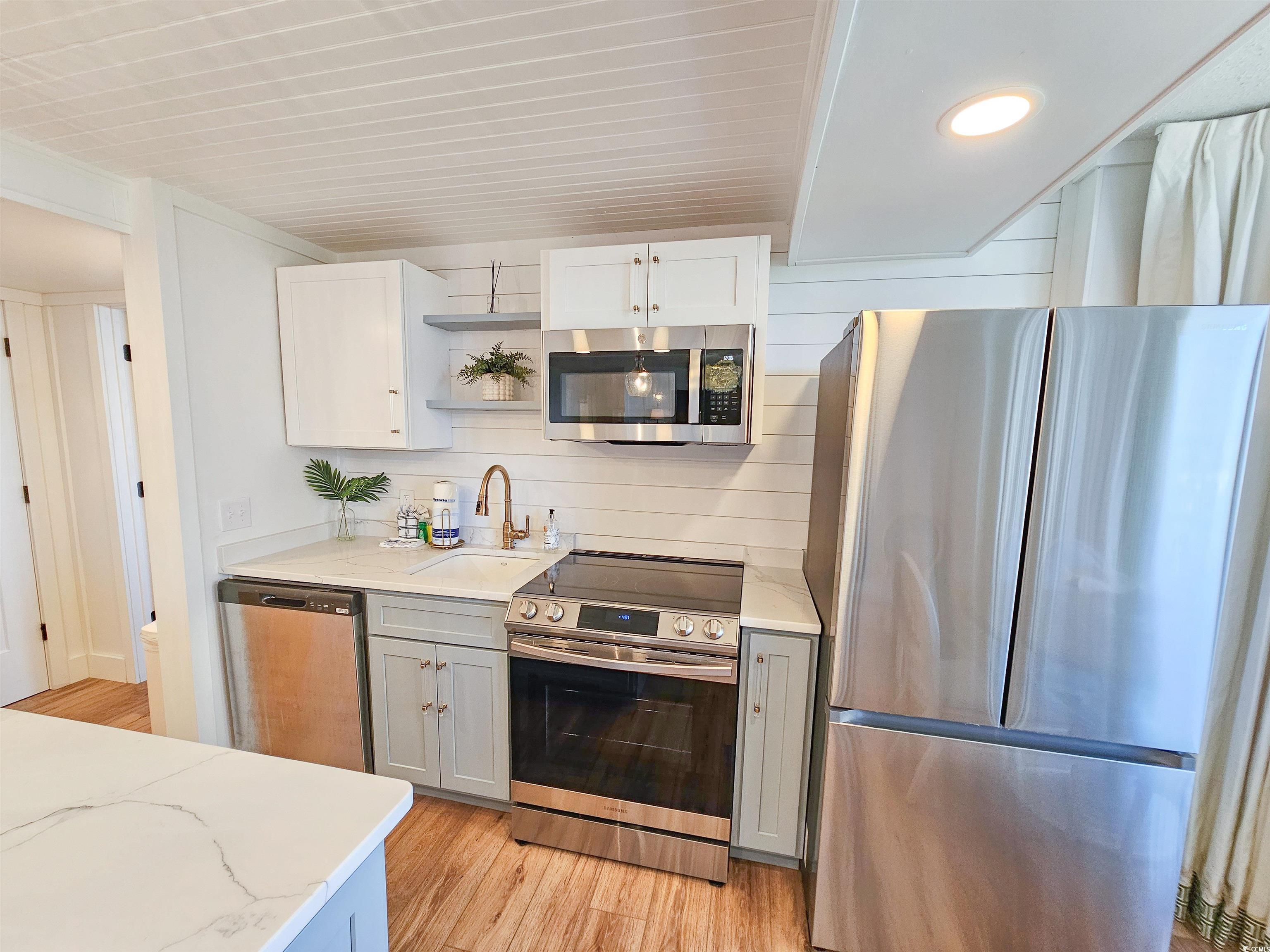 8560 Queensway Blvd. Property Photo 12