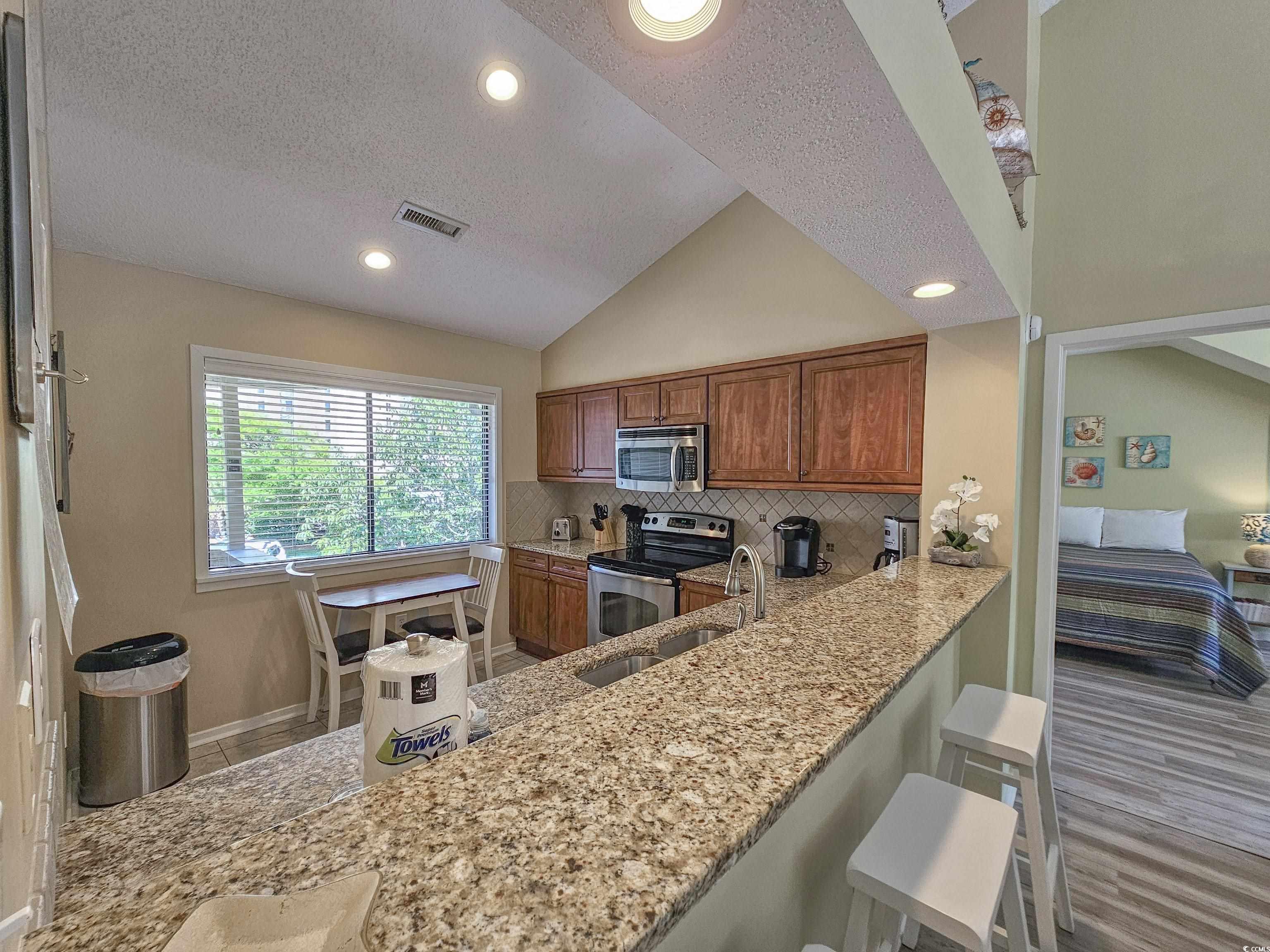 122 Hartland Dr. Property Photo 9