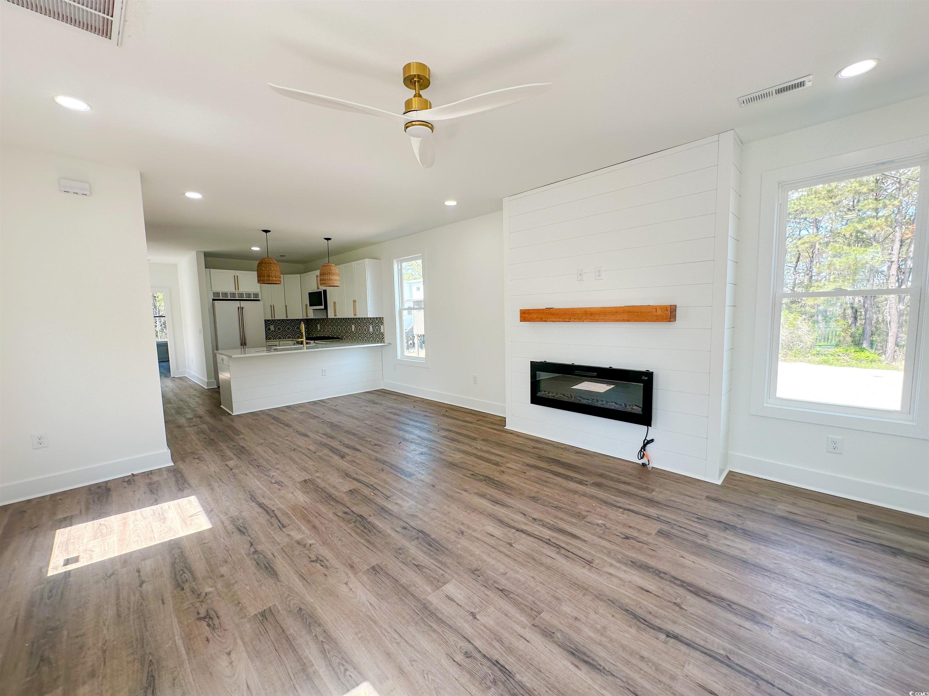 189 Brown Pelican Loop Property Photo 3