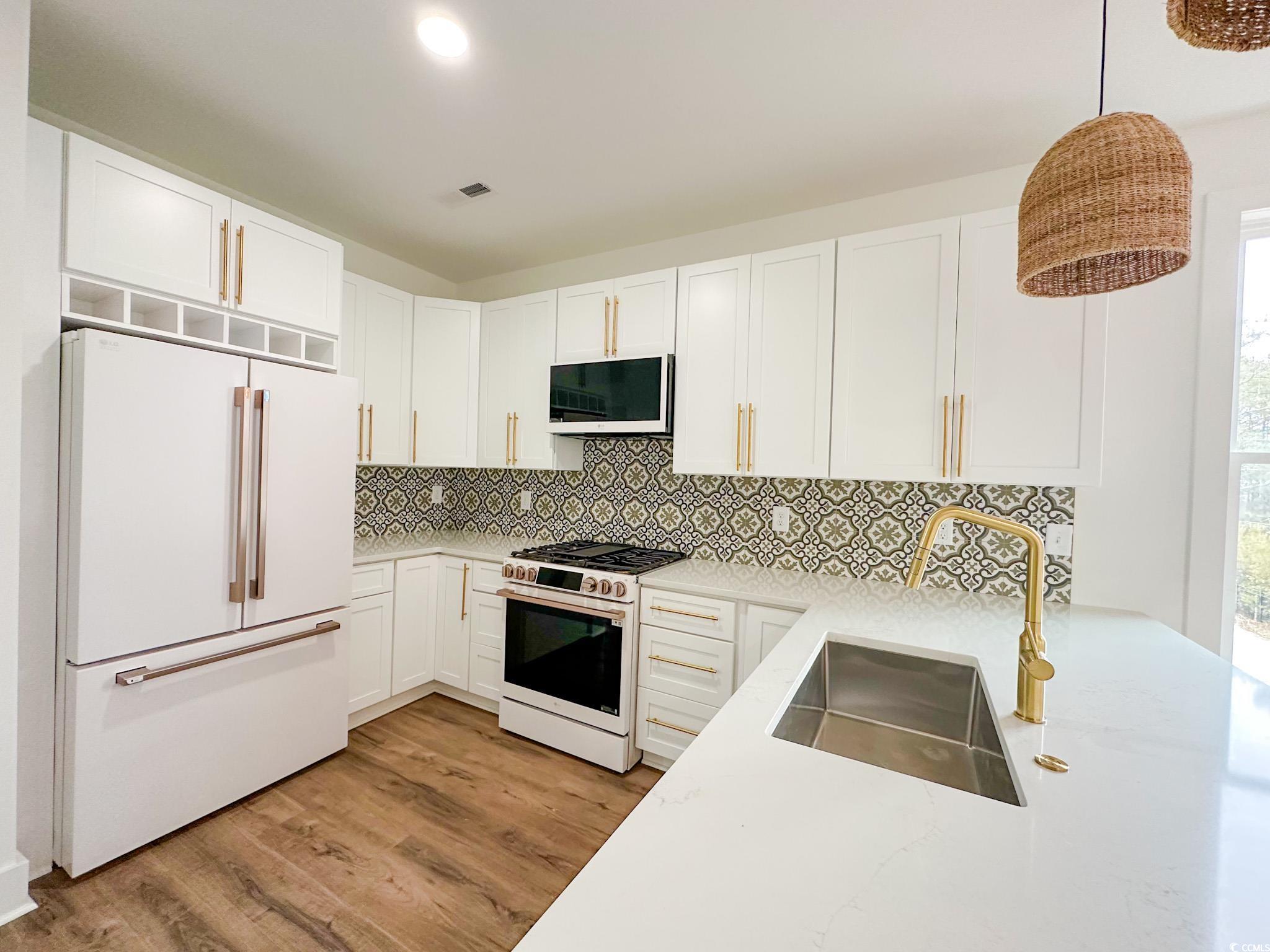 189 Brown Pelican Loop Property Photo 4